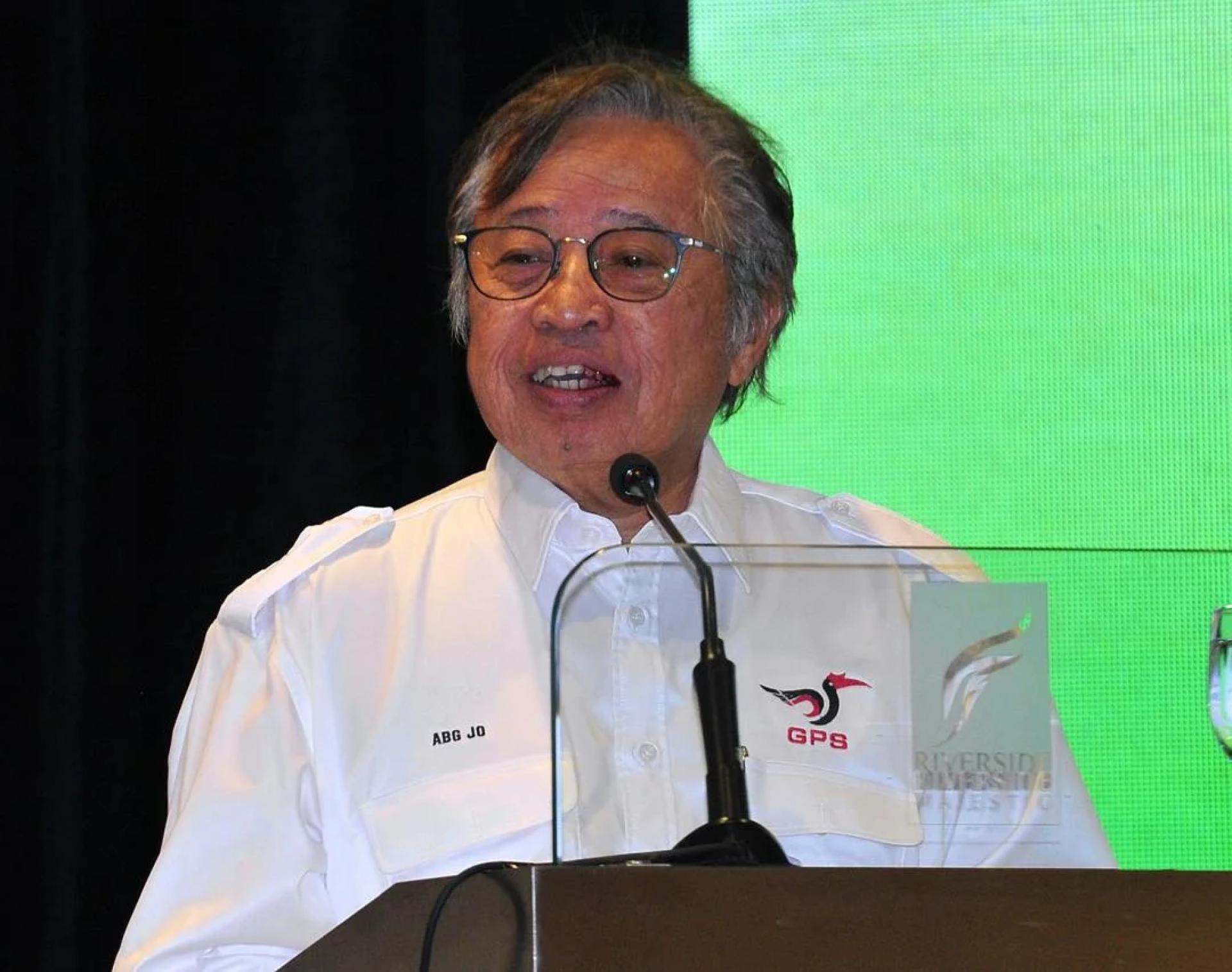 Abang Johari menyampaikan amanat pada Majlis Perasmian Persidangan Perwakilan Tritahunan Keenam Parti Rakyat Sarawak (PRS) 2025, di Kuching, hari ini.
