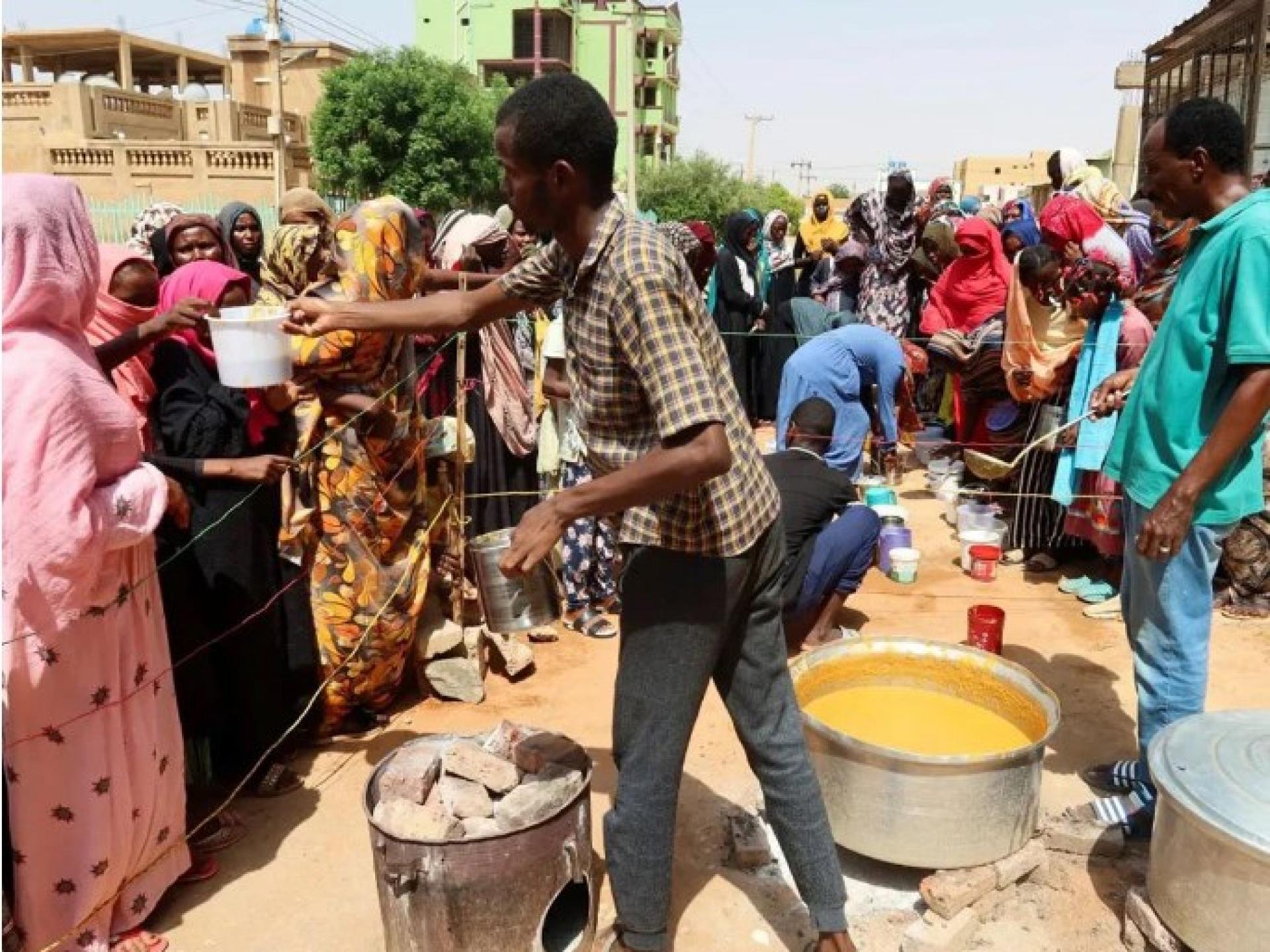 联合国世界粮食计划署（WFP）19日警告，苏丹有可能沦入世界近代史上最严重的饥饿危机。