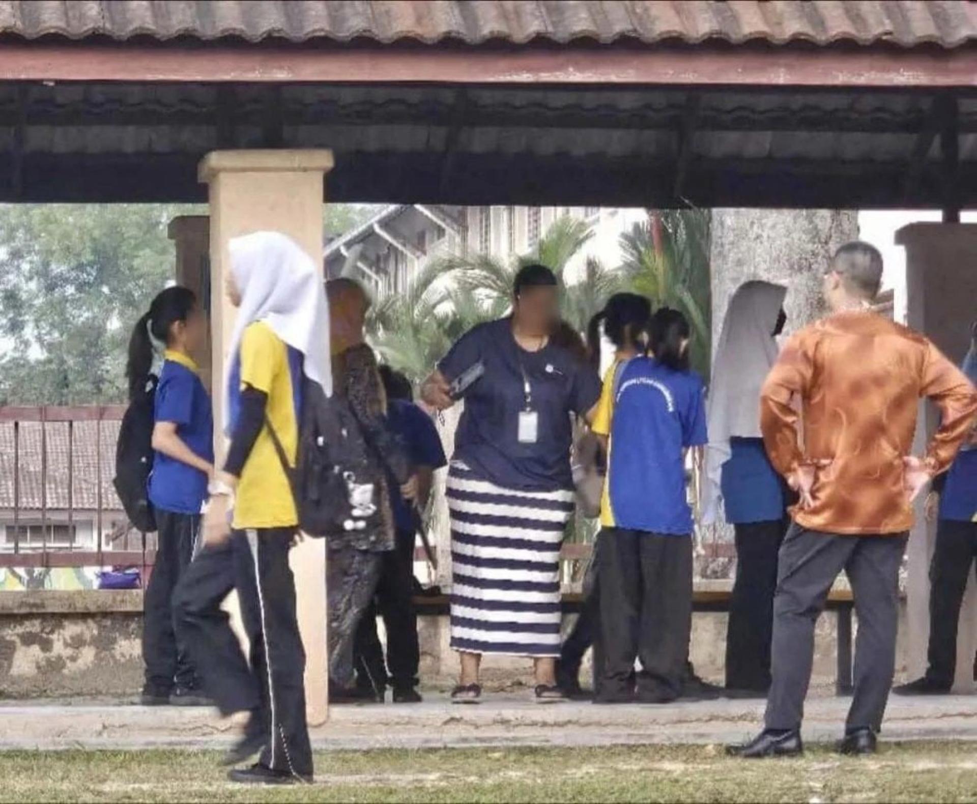 学校以金属探测器检查学生随身物品的措施，是否真的能有效制止校园暴力与安全问题发生？（档案照）