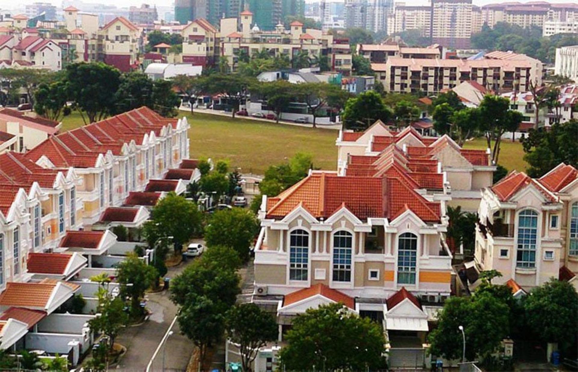 新加坡民众热中于投资房产，房屋自有率高达91%。图为当地高级住宅区。