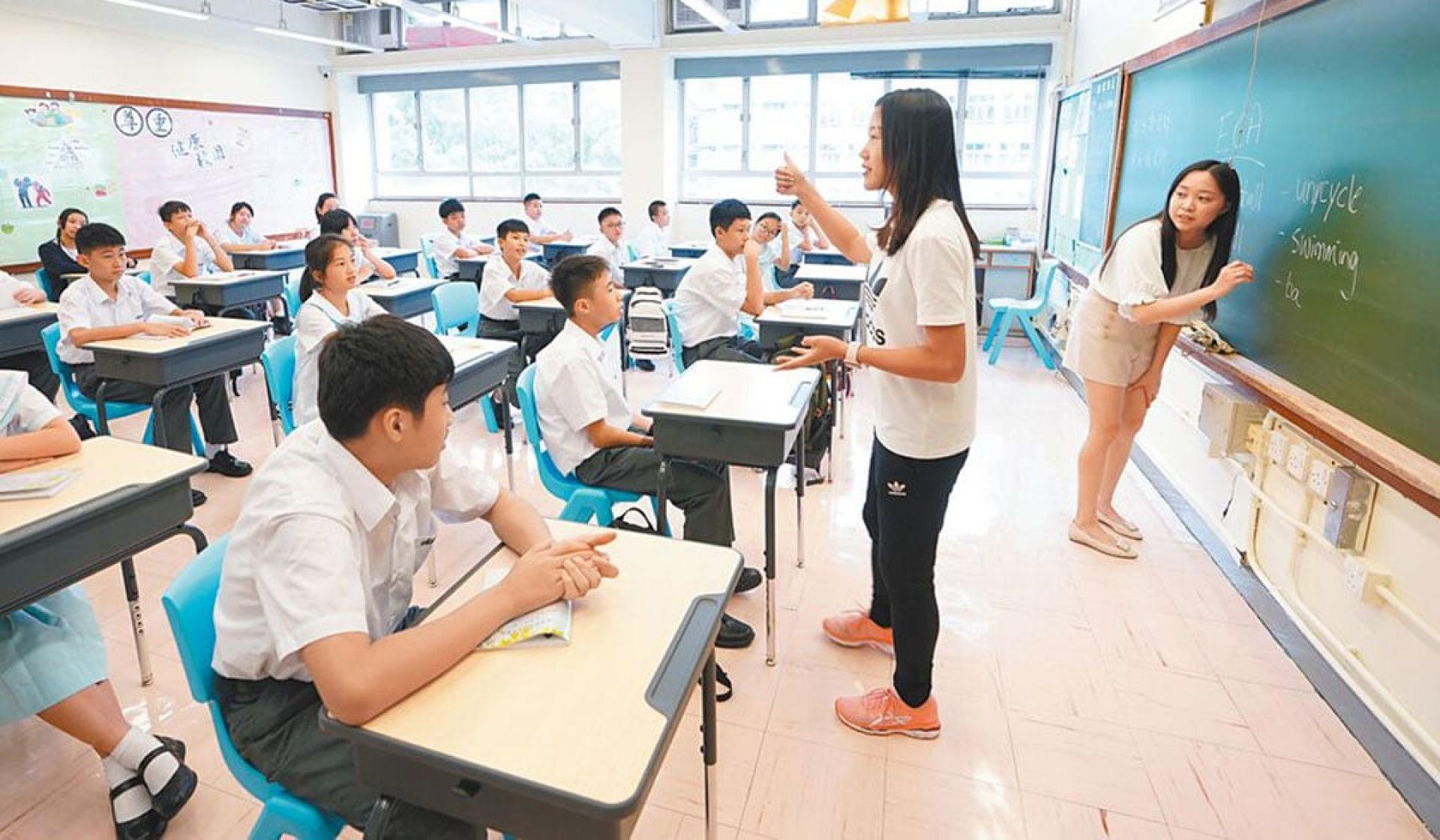 香港教育局长蔡若莲指出，学生轻生行为受精神健康等多方面因素共同影响，不应简单归因于单一因素。