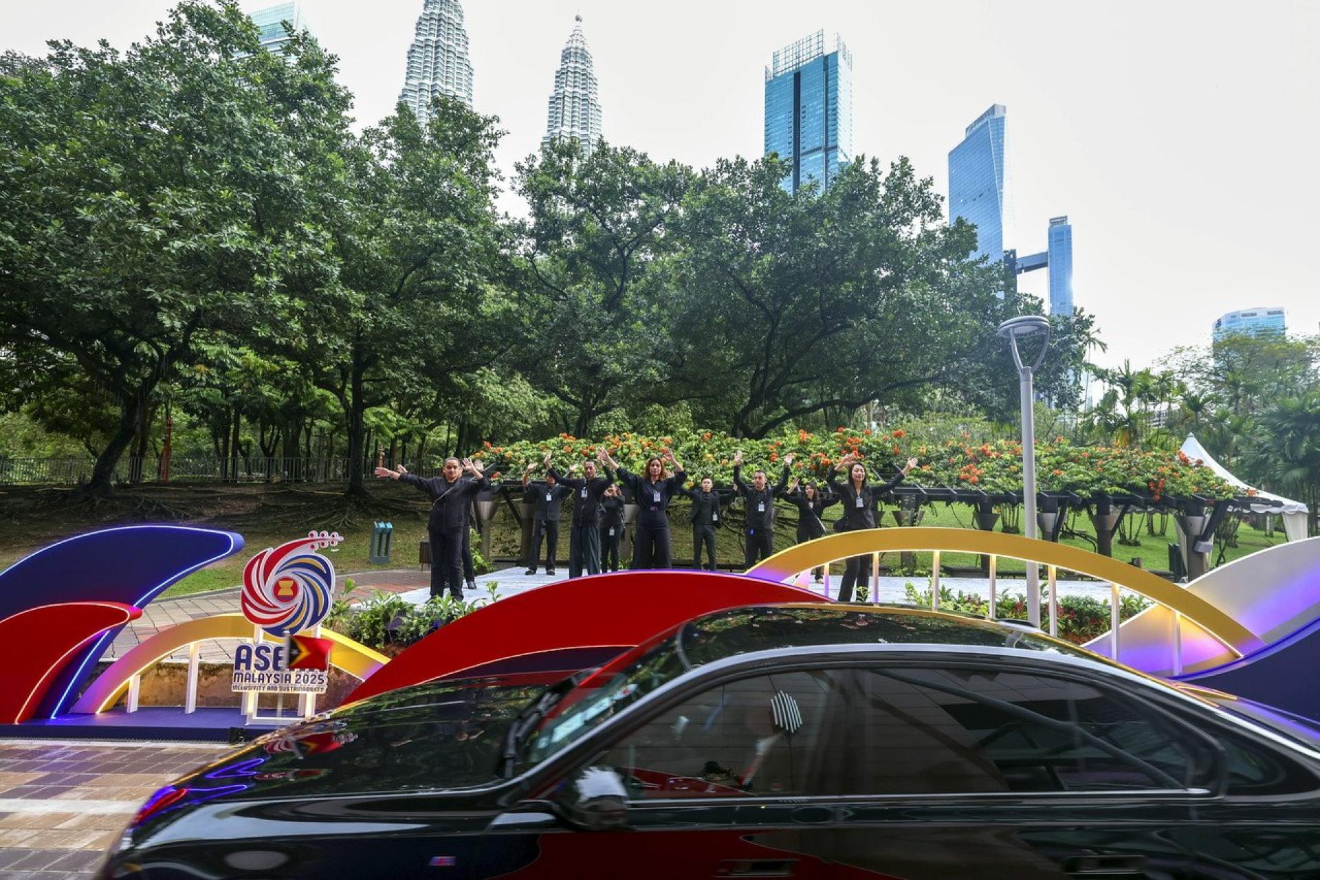 特朗普与李强将罕见同场出席东盟峰会，考验东盟团结与平衡能力。