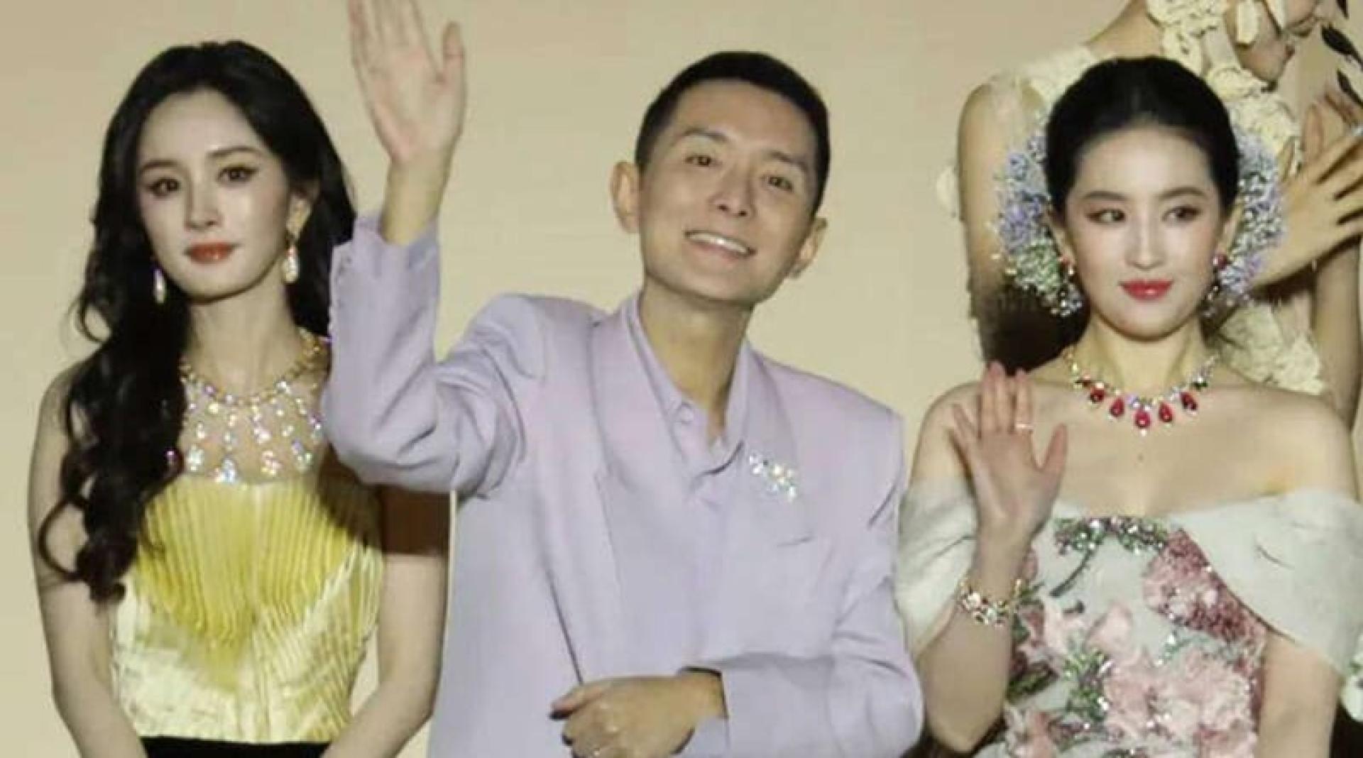 杨幂（左）、刘亦菲尴尬同台。