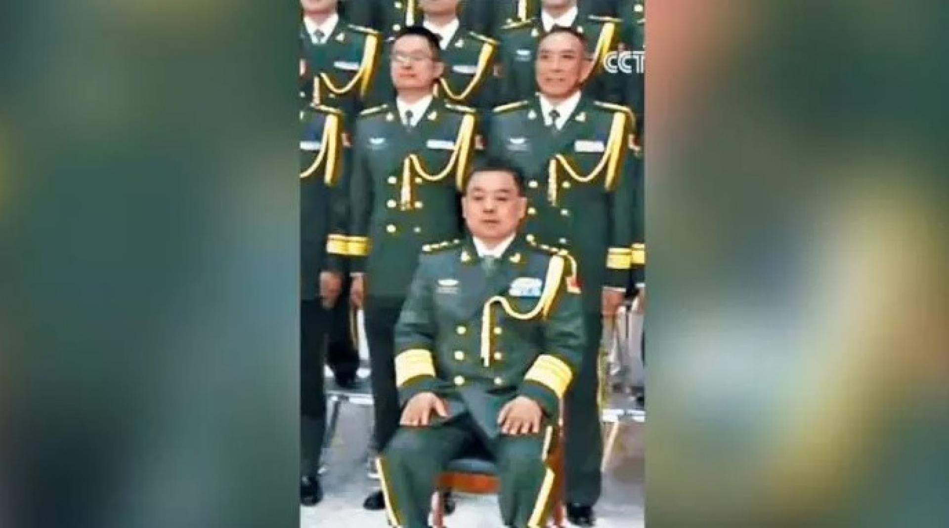 中国驻朝鲜大使馆微信公号报道，前（25日）晚，中国驻朝鲜使馆举办中国人民志愿军抗美援朝出国作战75周年纪念招待会，正在朝鲜访问的国防大学政委夏志和中将等140多人出席。这显示原海军指挥学院政委夏志和已经接替钟绍军（见图）担任国防大学政委。