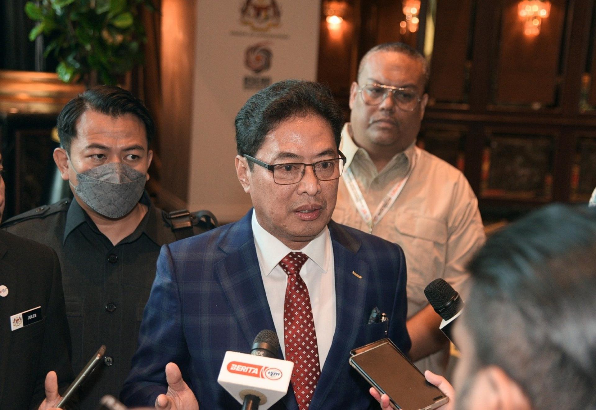 阿占巴基：需加强私人领域在打击贪污方面所应扮演的角色。
