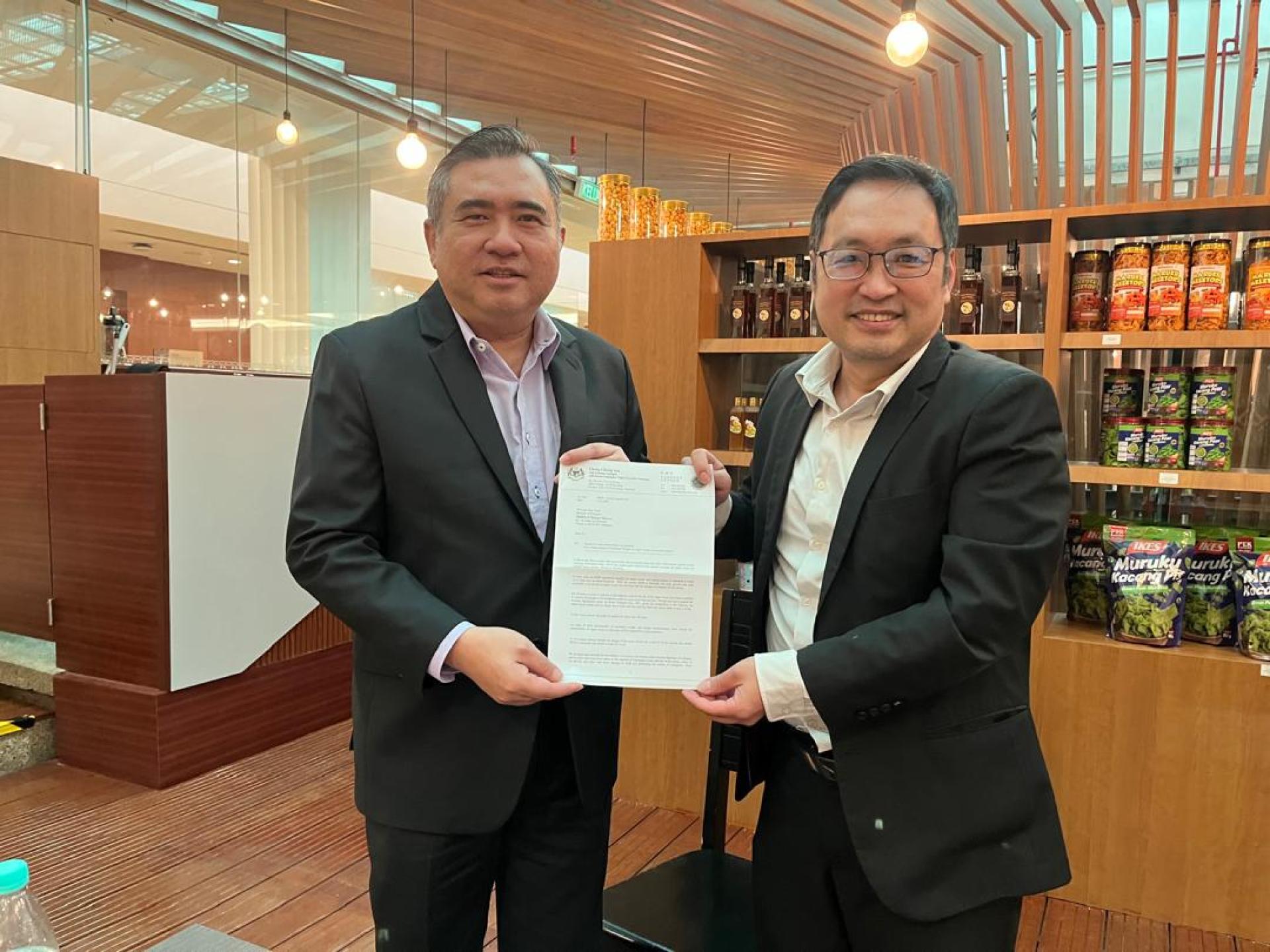 张健仁将诉求信移交给交通部长陆兆福。