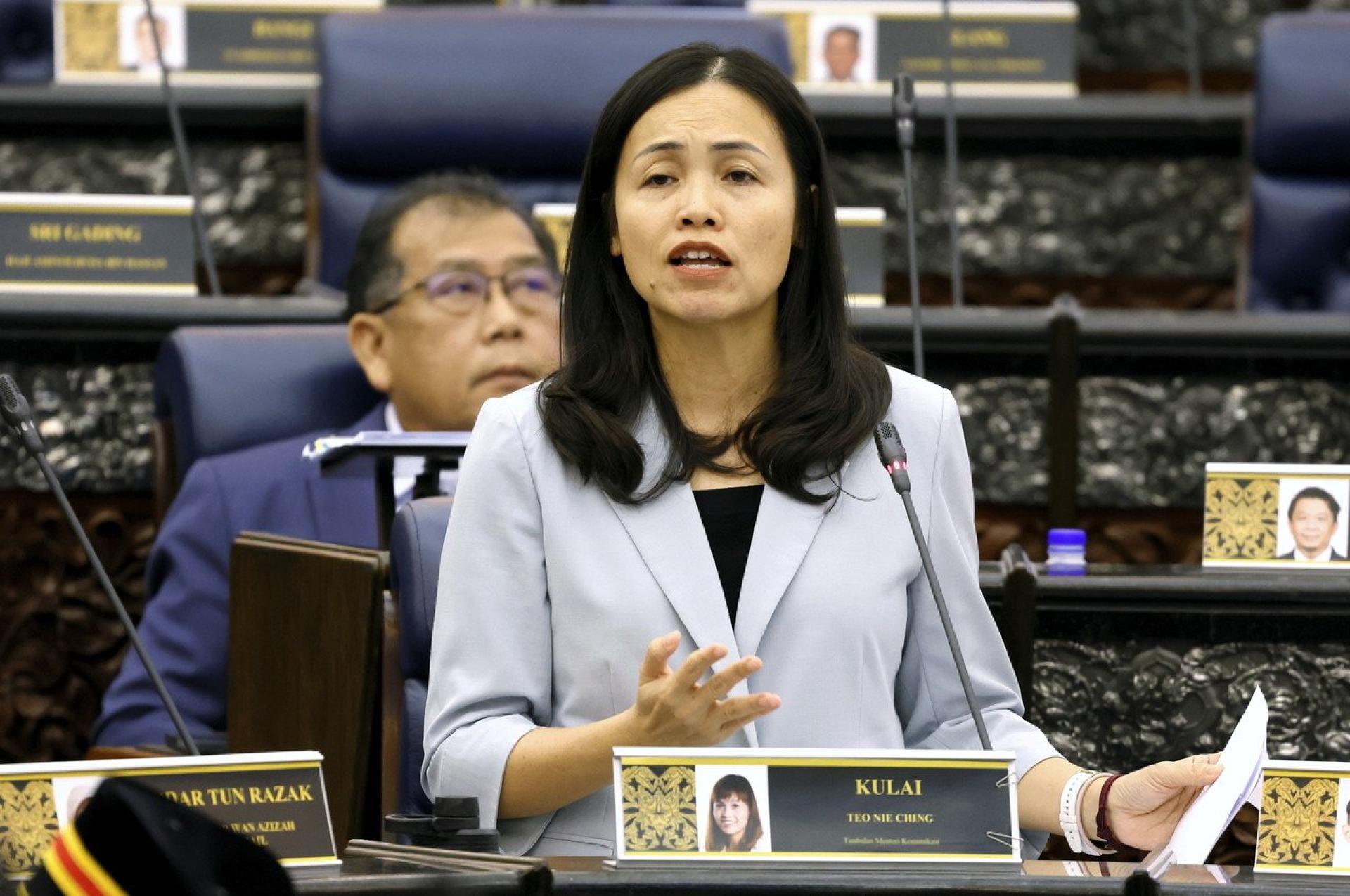 张念群：通讯委会正与警察拟定综合行动计划，以打击偷窃电缆和破坏电讯塔事件，包括检查废品场和商铺。