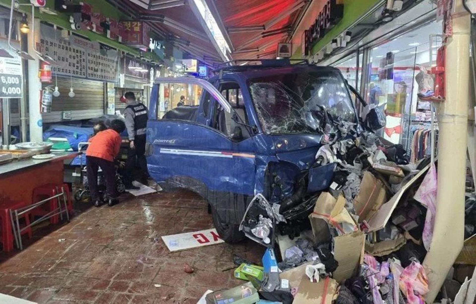 事故造成严重伤亡。