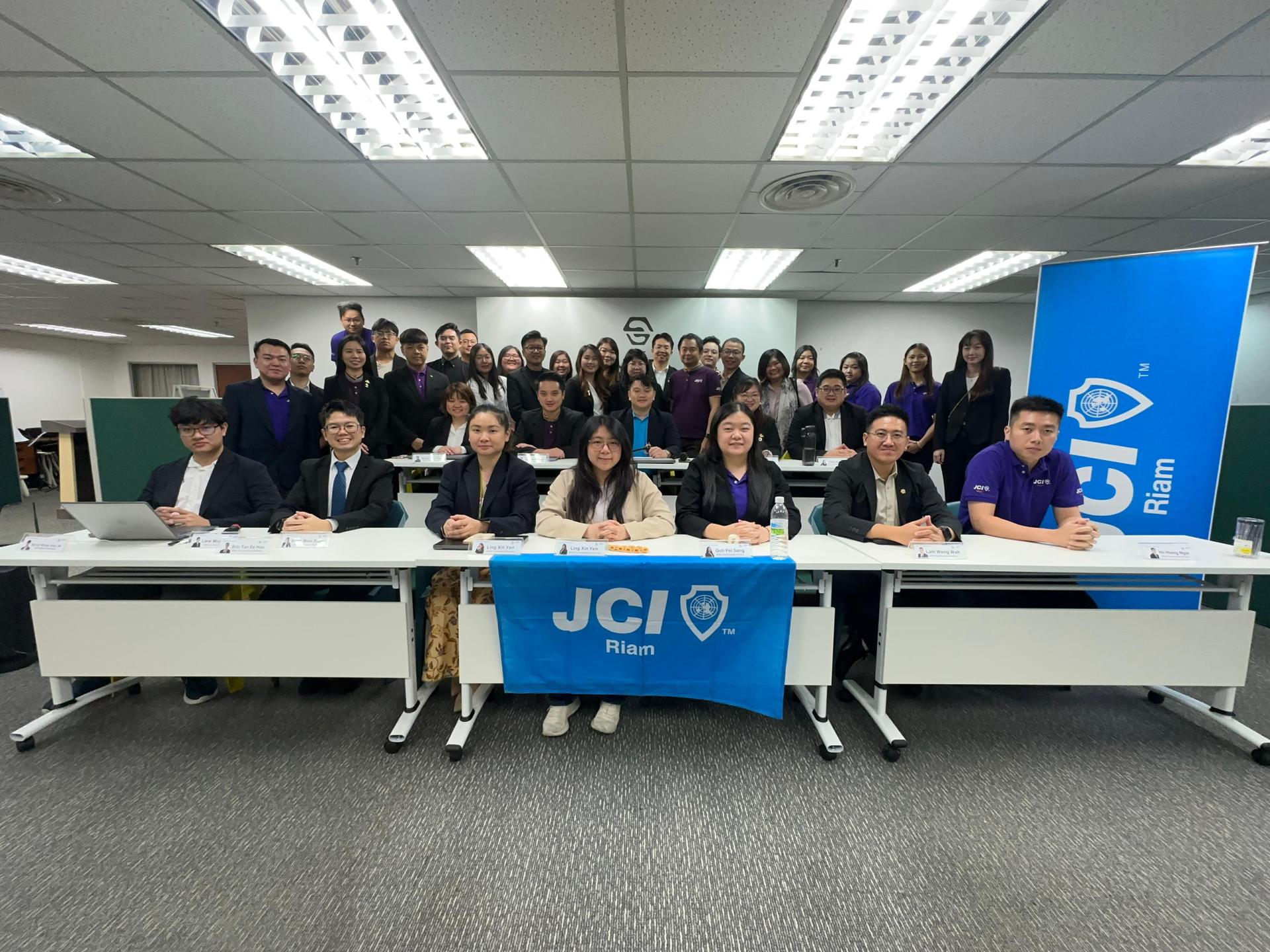 2024年度美里廉律国际青年商会全体会议合影。