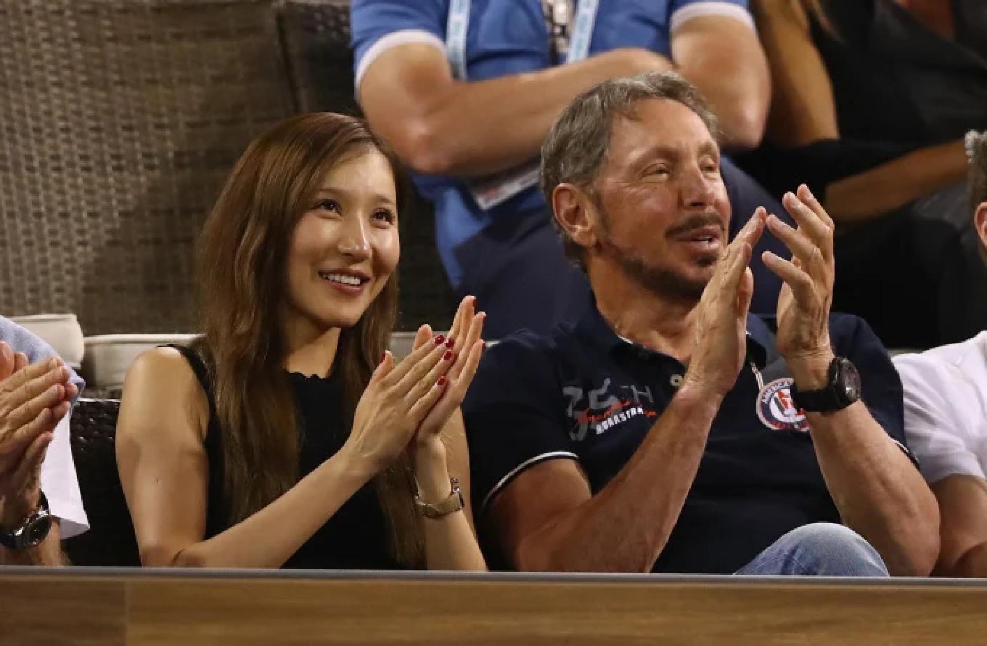 全球第三富豪、甲骨文（Oracle）创办人拉里·艾利森（Larry Ellison）与背景神秘的第六任妻子朱乔琳（Jolin Zhu）一同现身公开活动。（档案照）