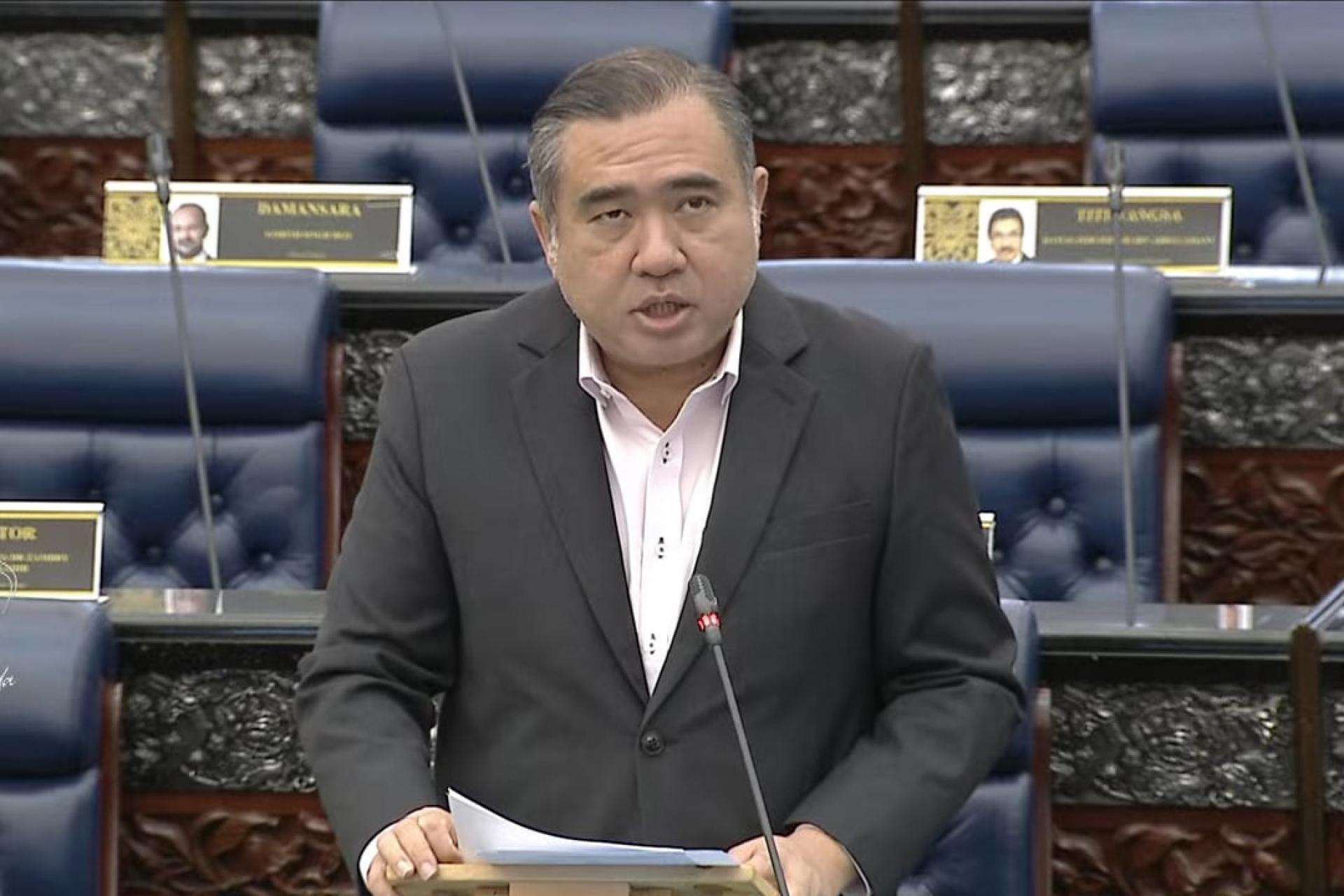 陆兆福说，今年底前将成立调查交通事故与事件的交通安全局内阁备忘录提呈内阁。