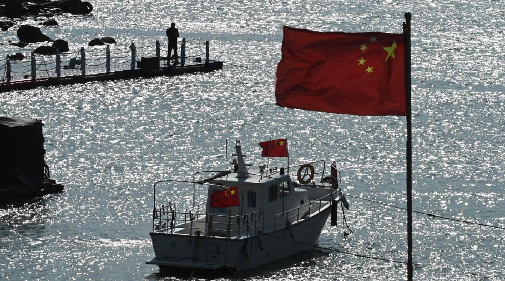 11月18日至25日每日8时至18时，黄海南部部分海域进行实弹射击，禁止驶入。（示意图）