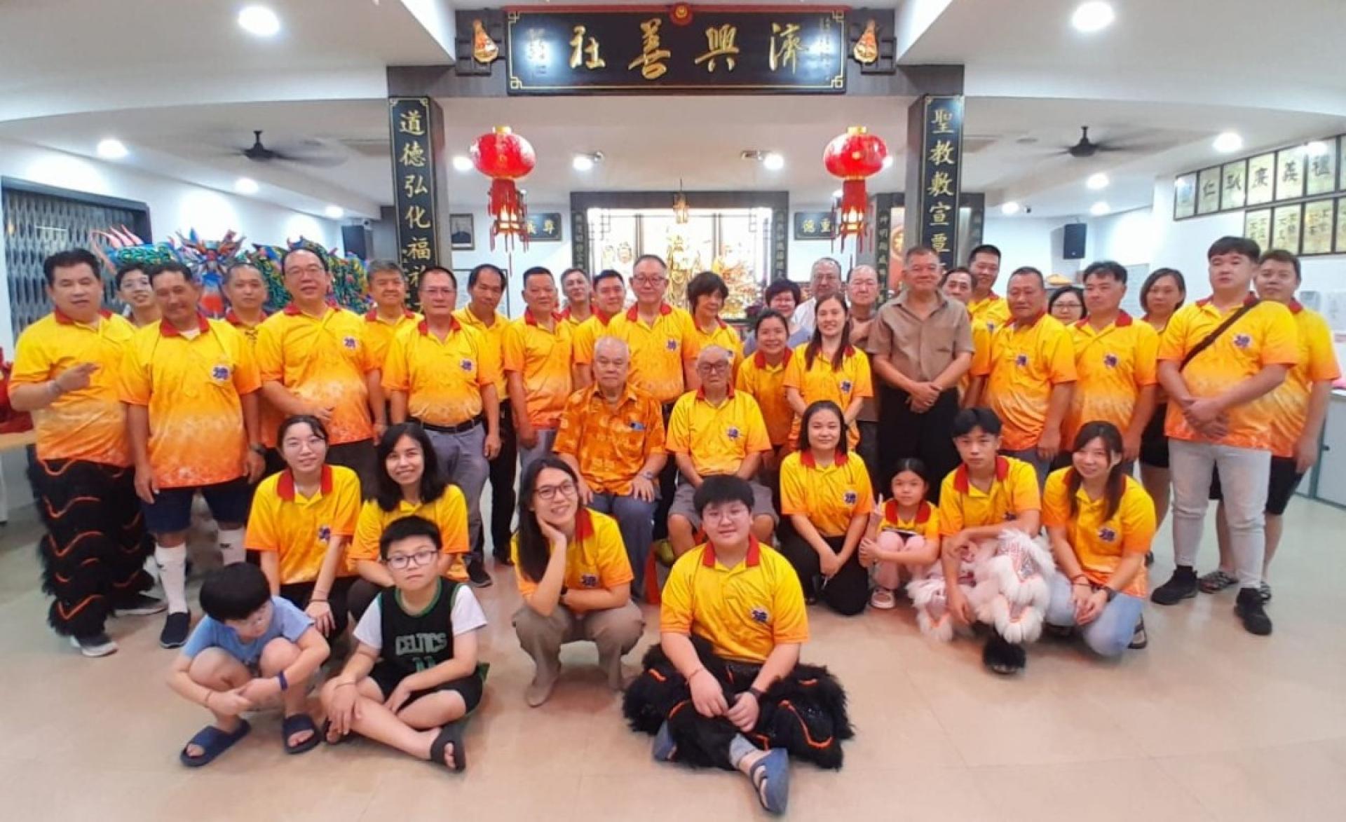 济兴善社众德生庆祝华光大帝神诞祈福；中为社长陈瑞兴。