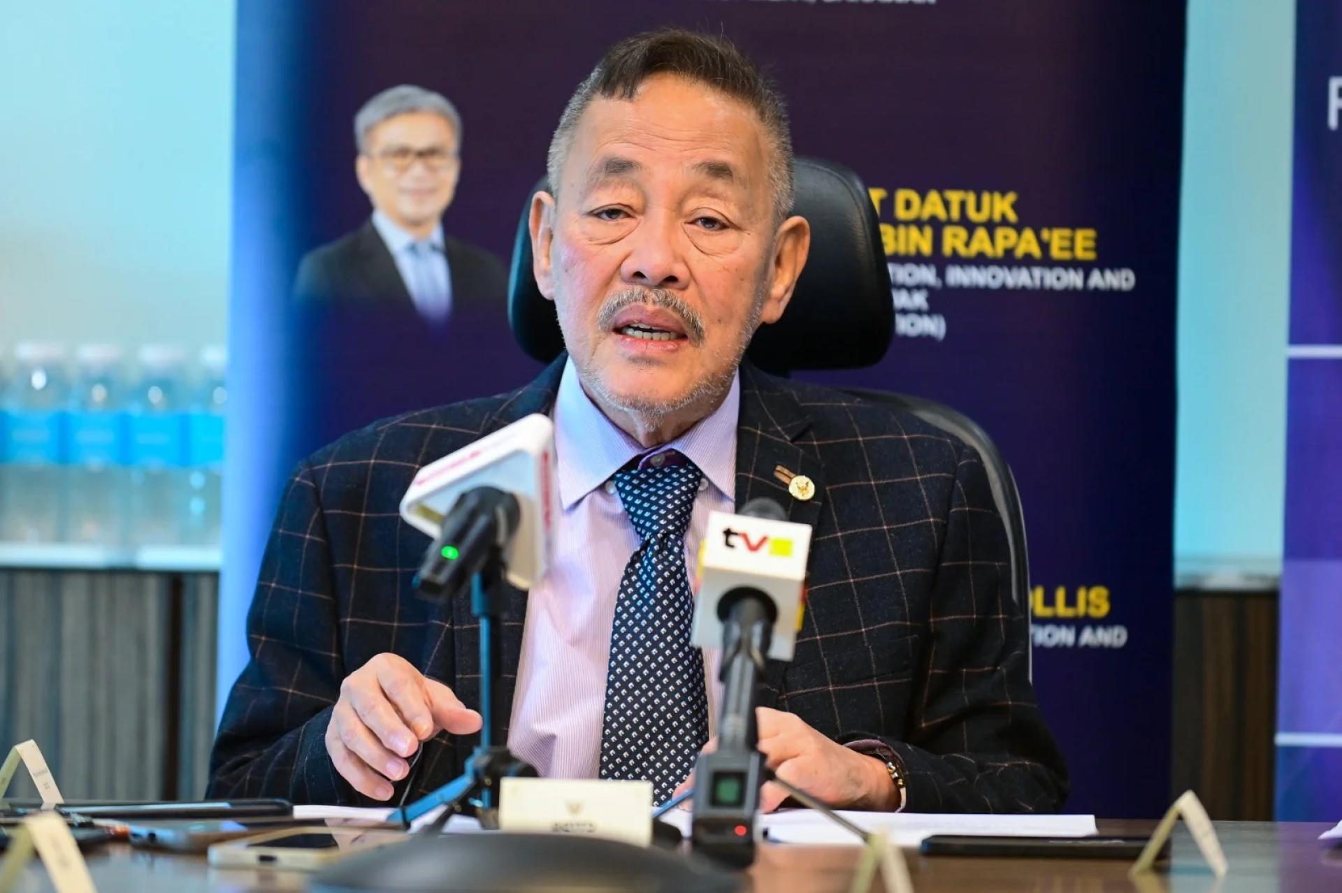 Sagah bercakap pada sidang media pengumuman keputusan Penilaian Standard Program Dwibahasa Tahun Enam Sarawak 2025 (UP-DLPS 6) di Kuching hari ini.