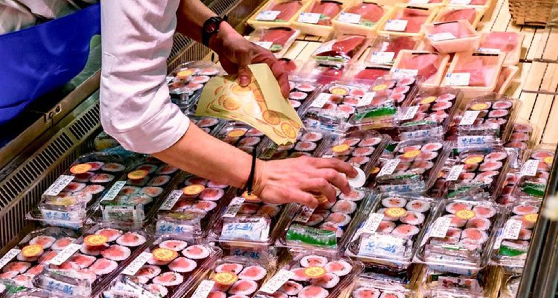 日本寿司在东亚一带是很普遍的食品。