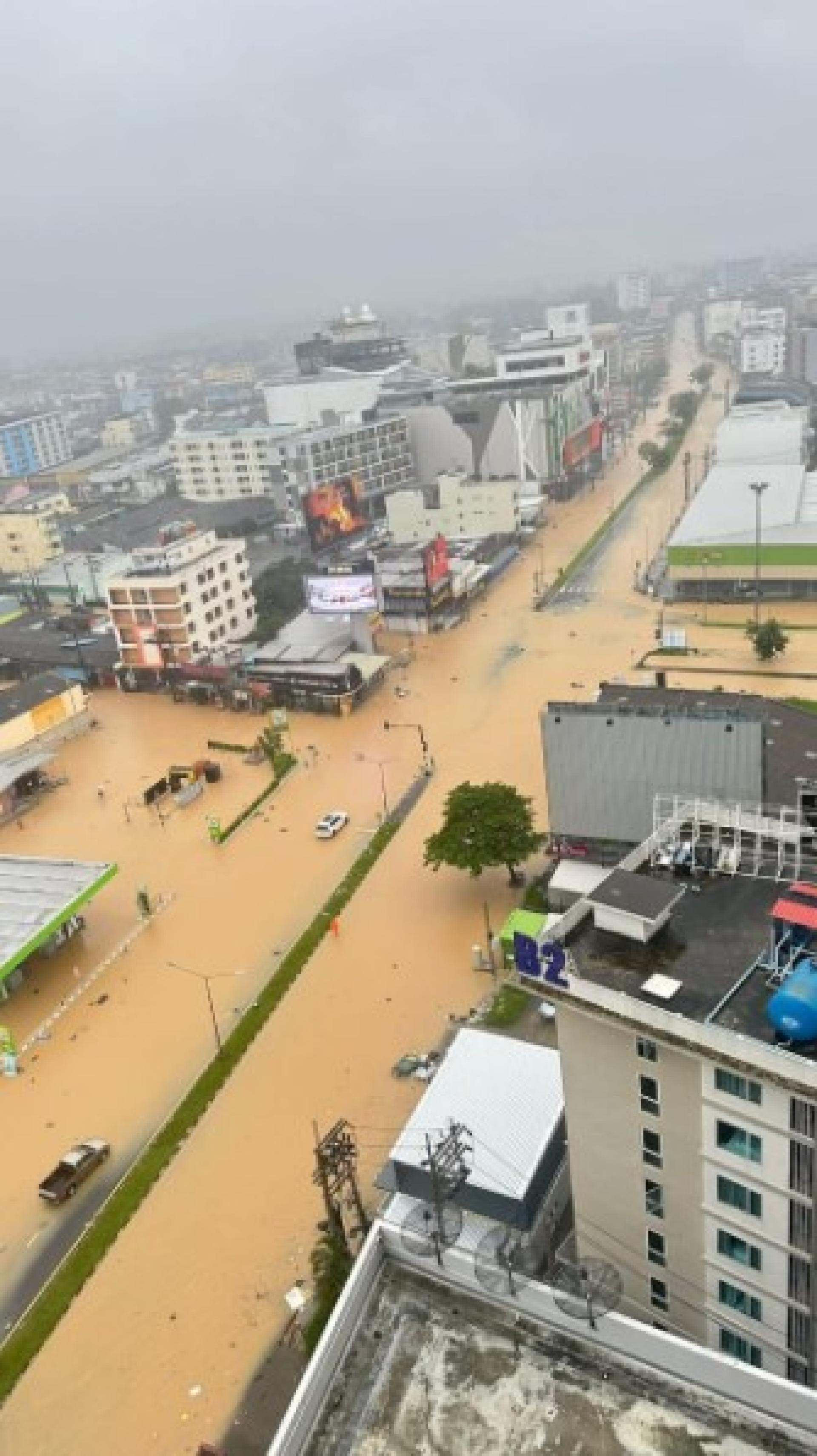 泰国宋卡府连日豪雨导致多地水灾。大马外交部指出，约4000名在当地的马来西亚人受影响，但全部平安无恙，部分人遭遇断电和食物供应的问题。