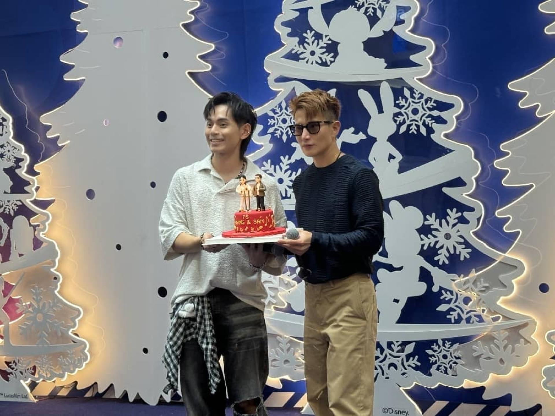 粉丝后援会为FS准备了独具创意的卡通模型主题蛋糕，象征着他们12年来充满欢乐与坚持的音乐旅程。