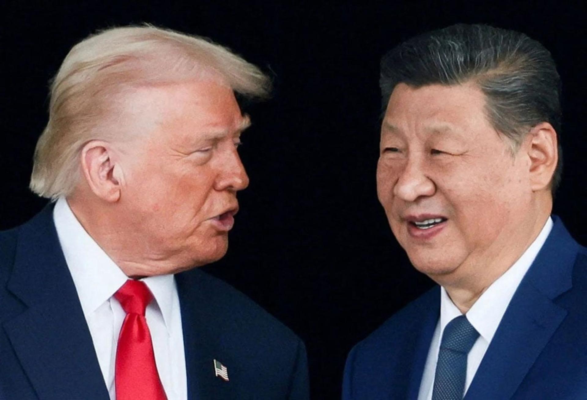 中国国家主席习近平（右）24日晚上与美国总统特朗普（左）通电话。（示意图）