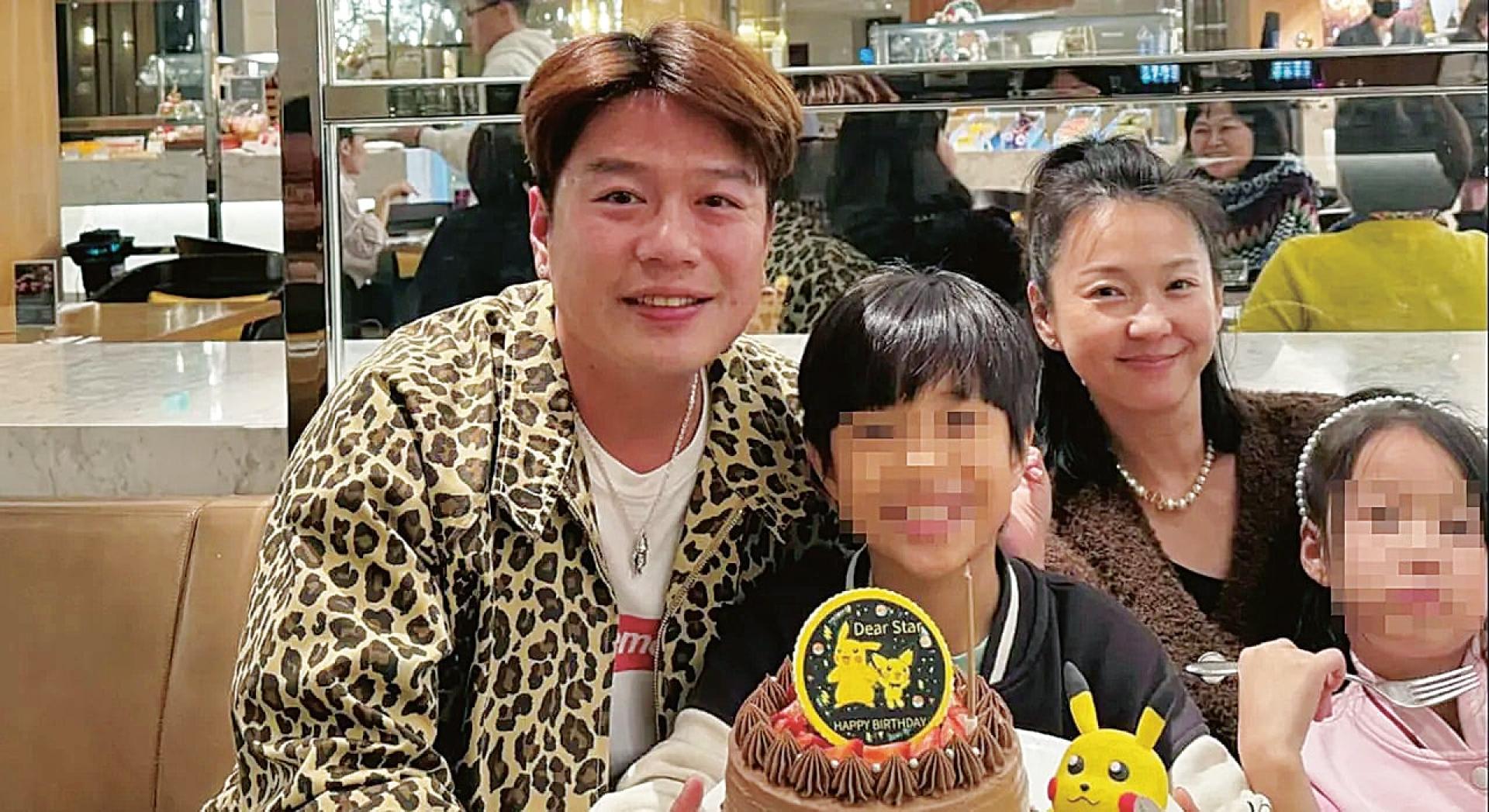 李易（左）和六月走过风雨，决定携手走下去。