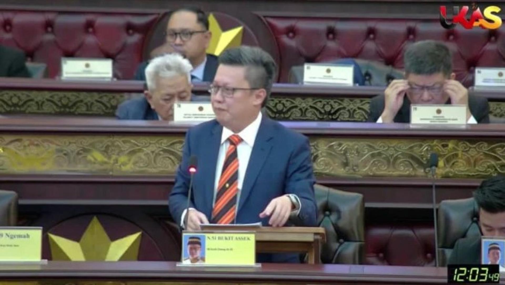 钱进一今日在砂拉越州议会第19届会议上，就2026年财政预算案法案进行辩论。