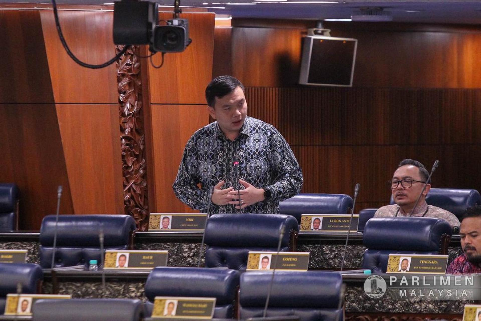 美里国会议员赵俊文提出人民房屋计划与乡村重组屋计划课题。