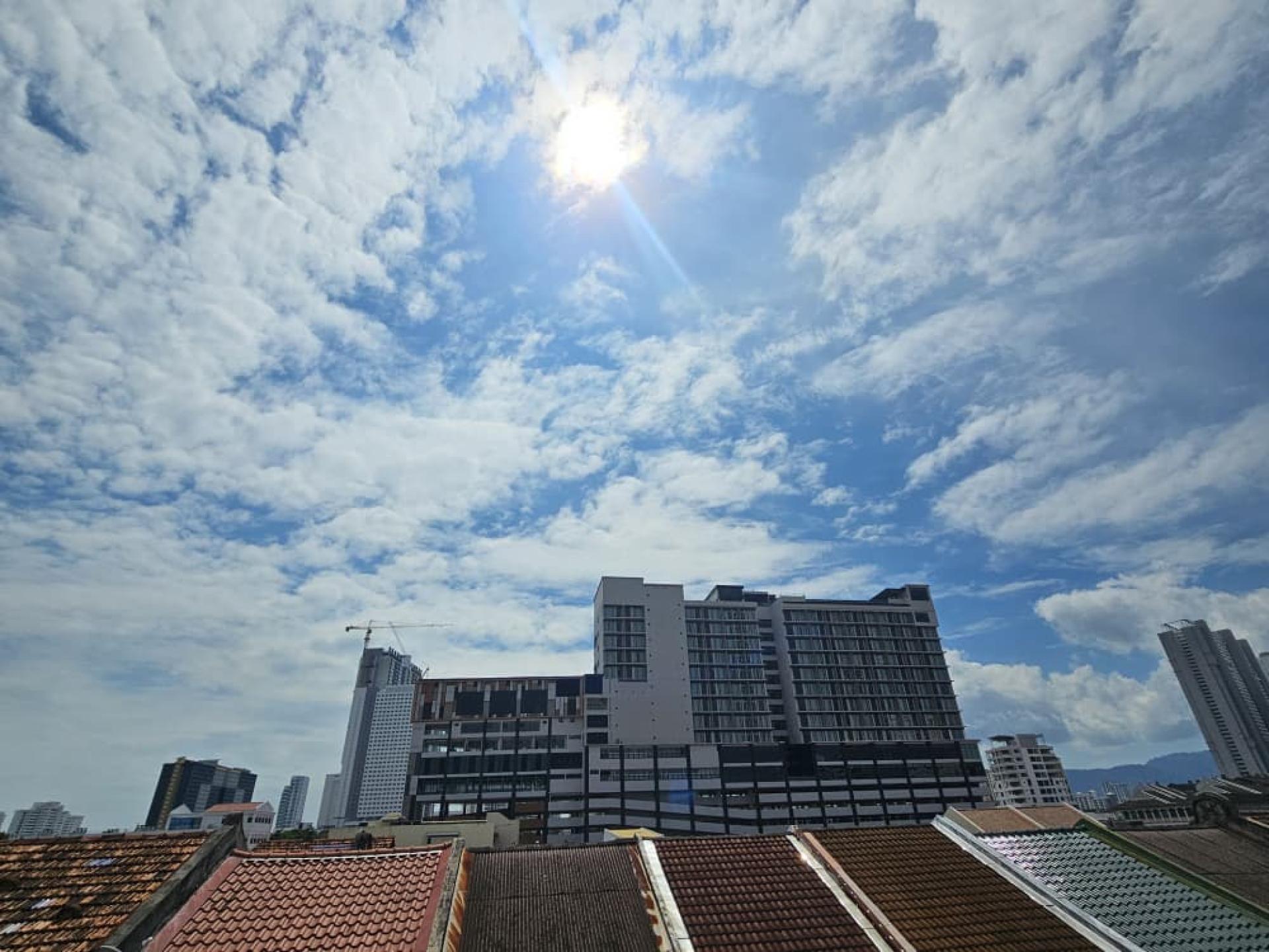 雨过天晴，槟城周六的天空终于看见阳光。