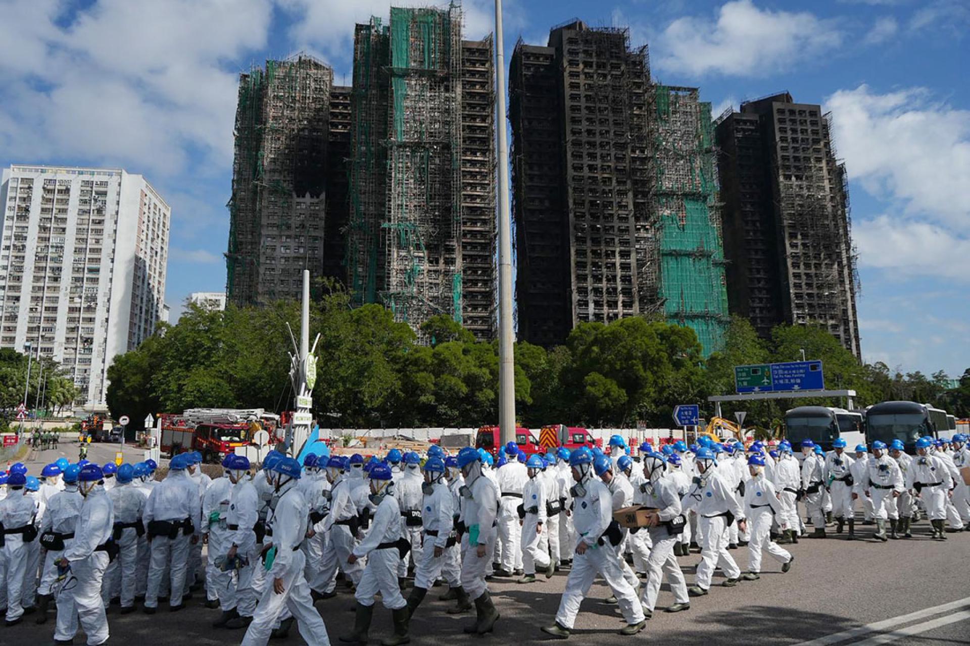 “灾难遇害者辨认组”警员29日准备进入灾场。