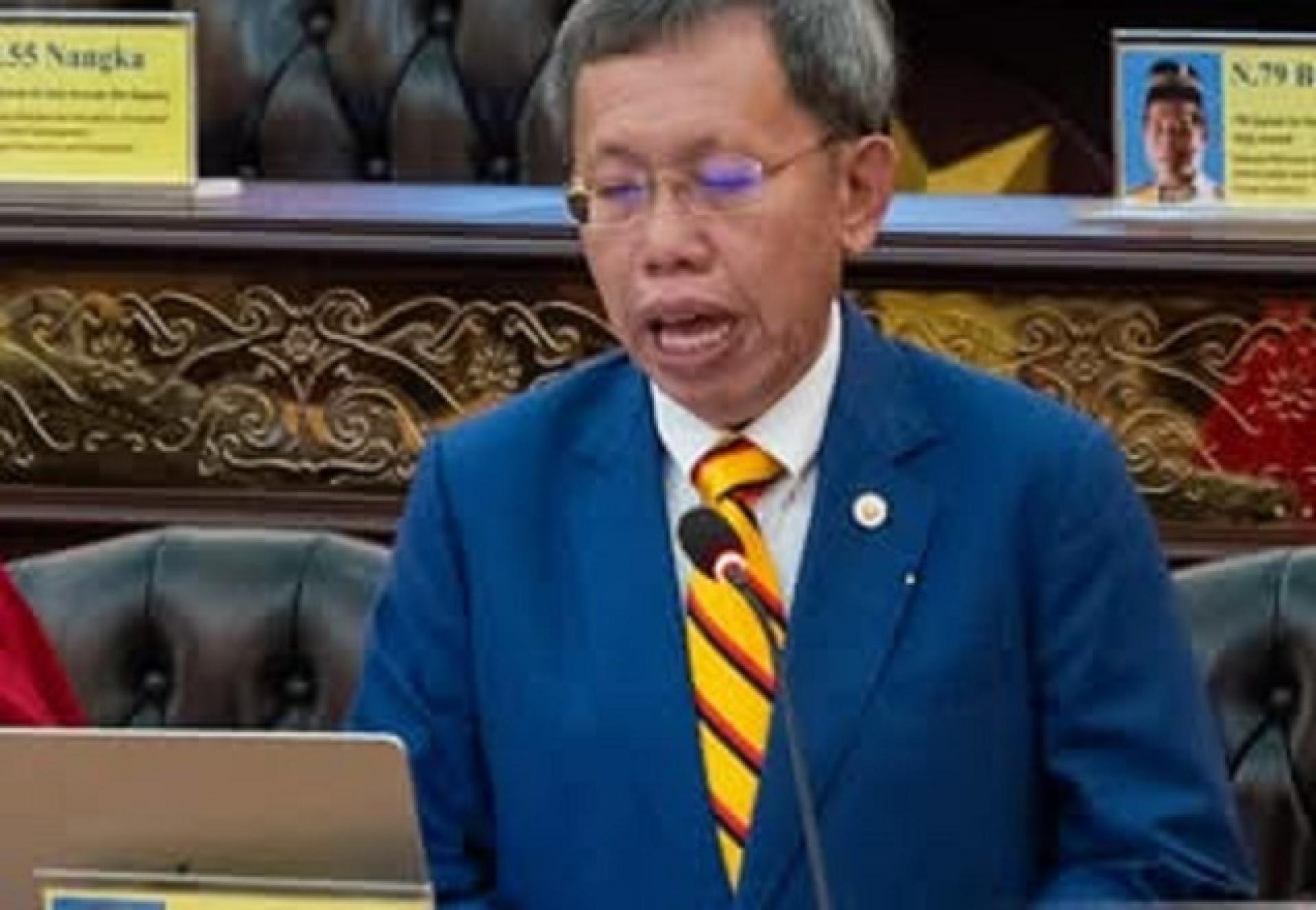 沈桂贤进行部门总结时发言。