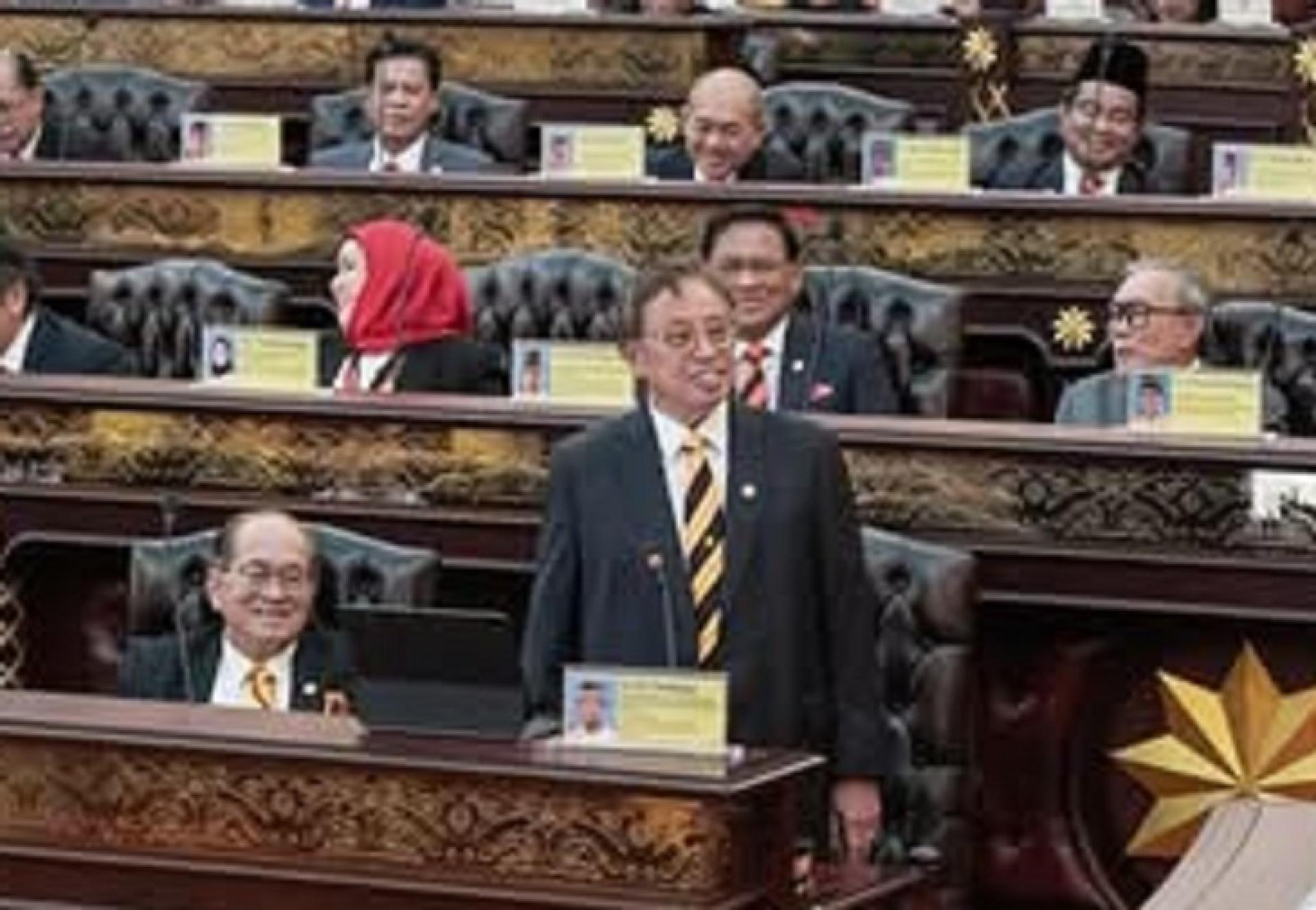 总理阿邦佐哈里在总结时发言。