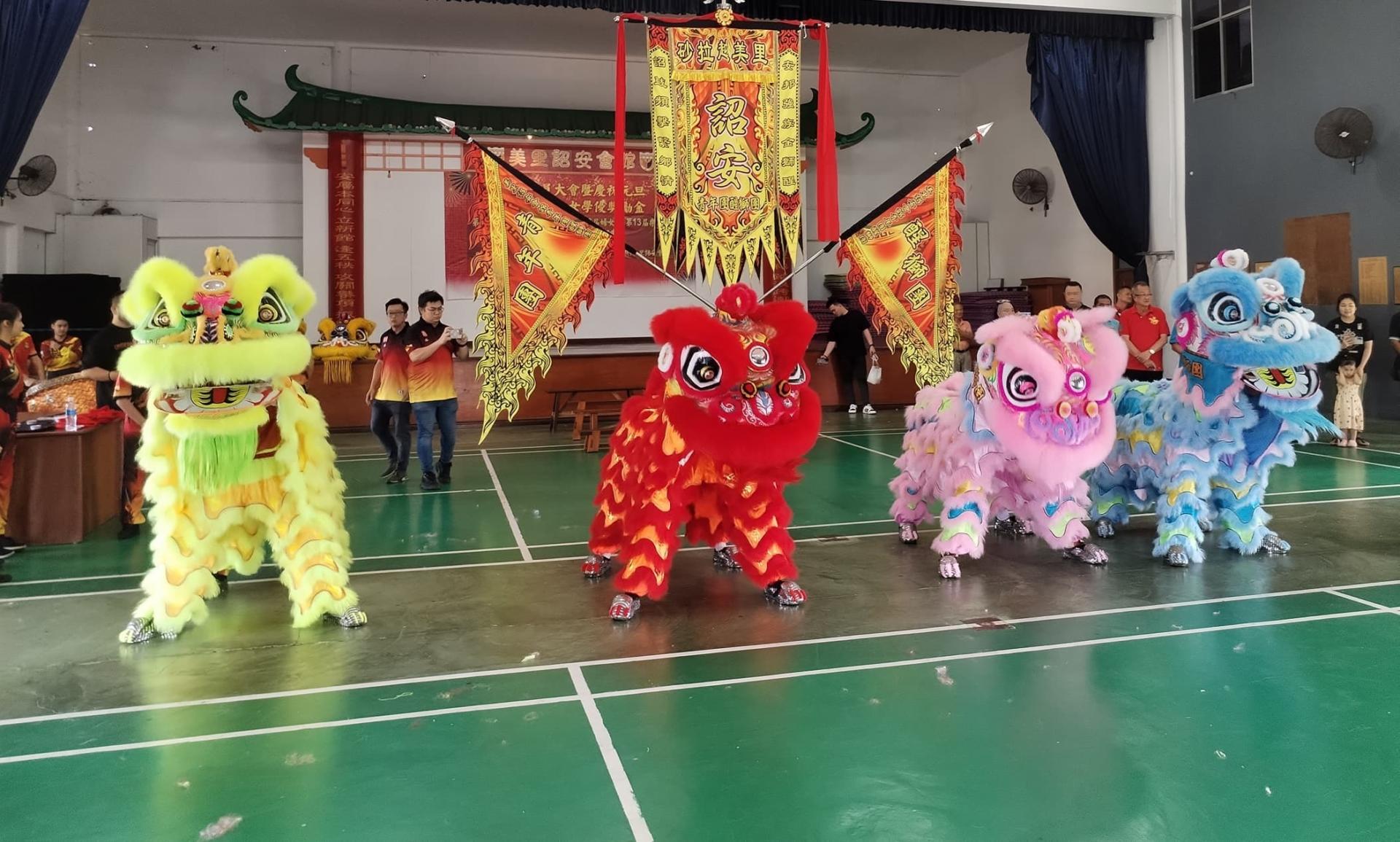 美里诏安会馆青年团醒狮团新狮。