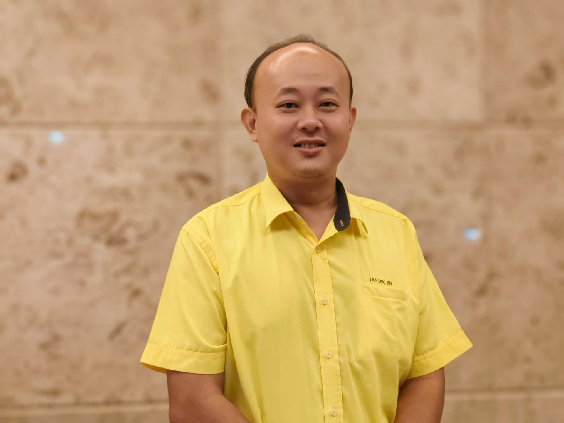 砂拉越人民联合党卑尔骚支部宣教秘书兼市议员陈立仁。