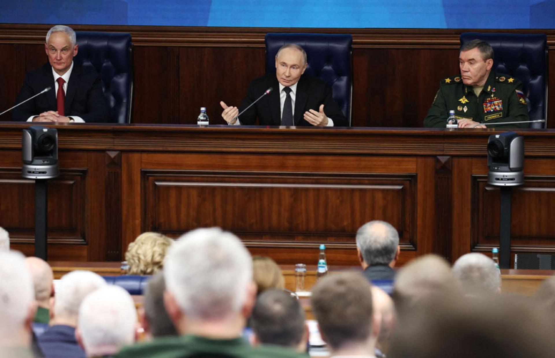 普京出席俄国防部扩大会议。