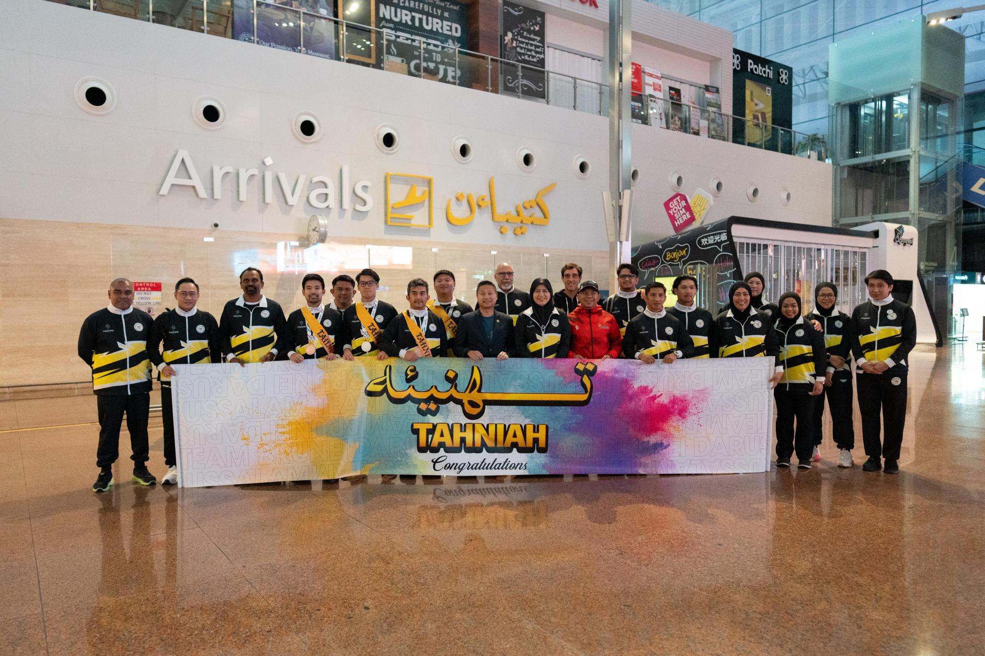 文青体育部常任秘书彭基兰莫哈末哈斯南与代表团合影