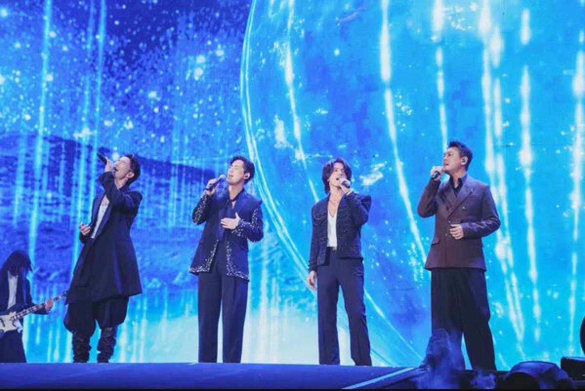 吴建豪（左起）、周渝民、言承旭和朱孝天因为演出台湾偶像剧《流行花园》的F4而爆红。