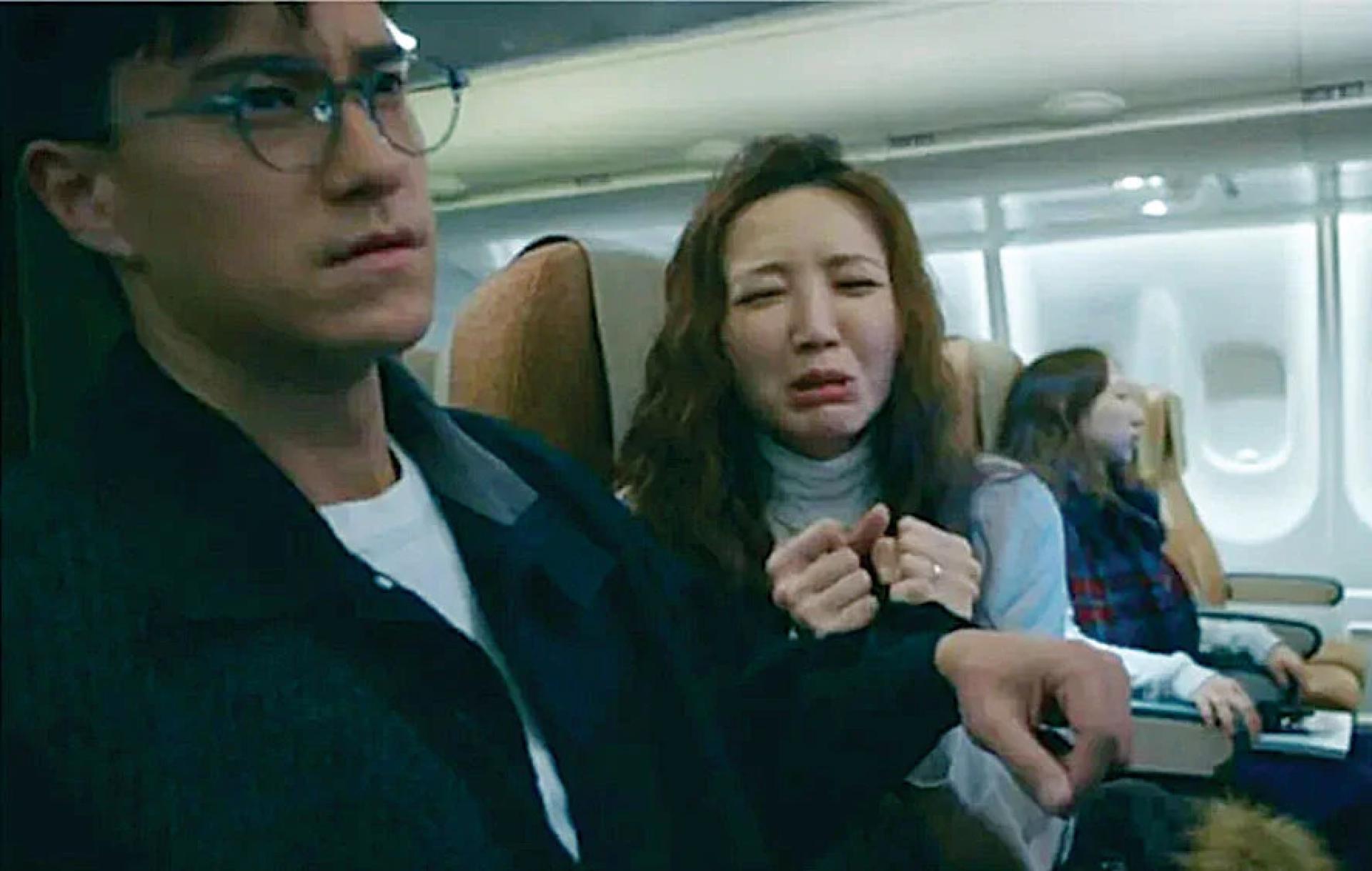 《奔跑吧！勇敢的女人们》首集有航空事故剧情。