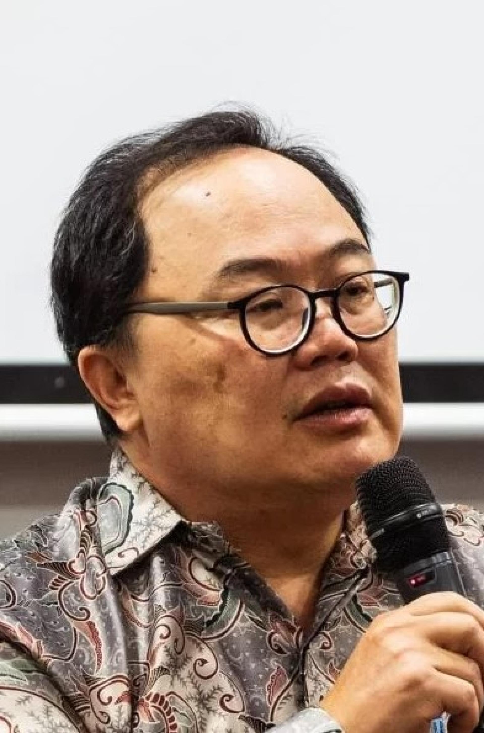 詹姆斯教授。