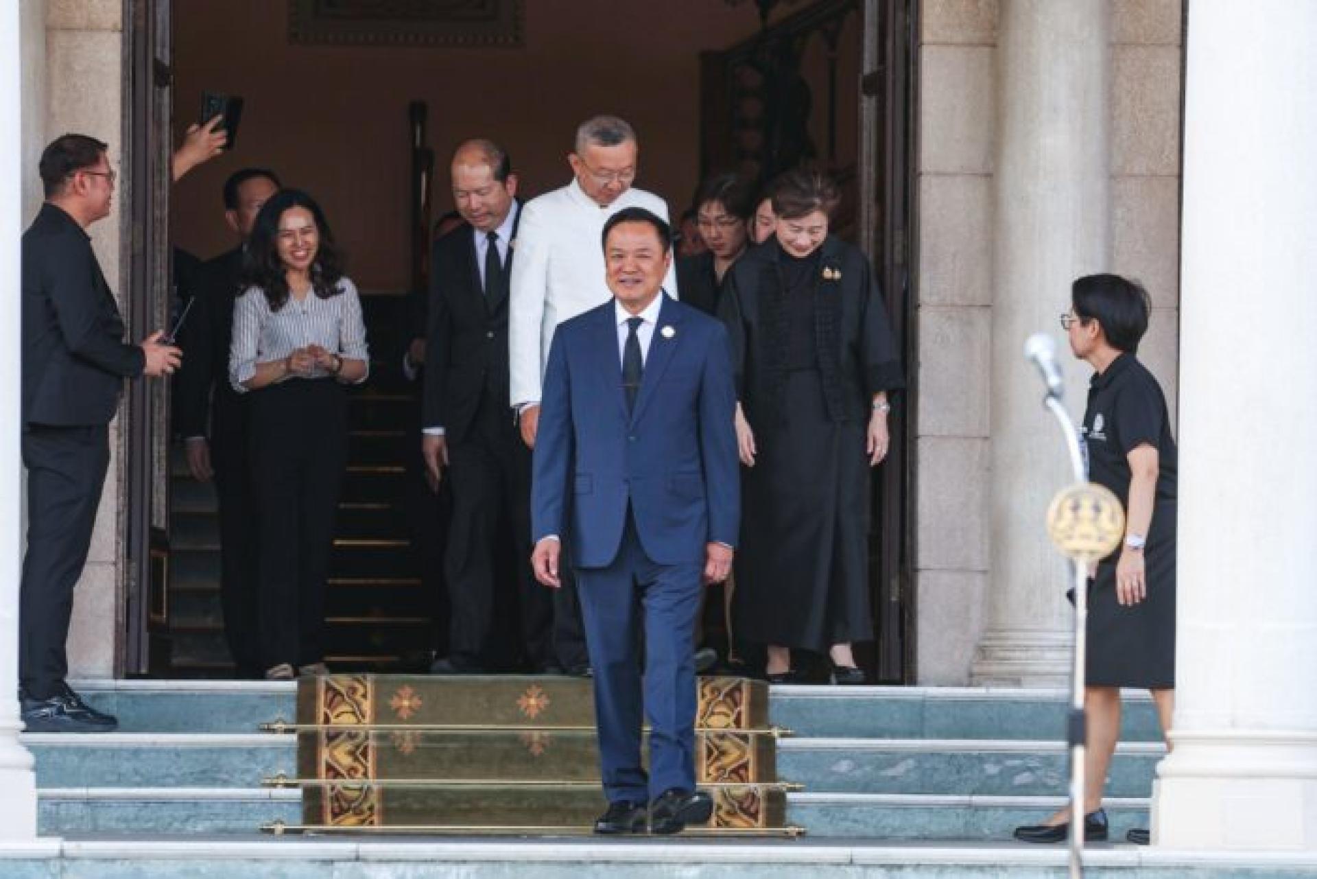 泰国总理兼内政部部长阿努廷于1月9日在总理府就泰柬边境局势发表声明，称目前收到的报告显示一切情况良好。