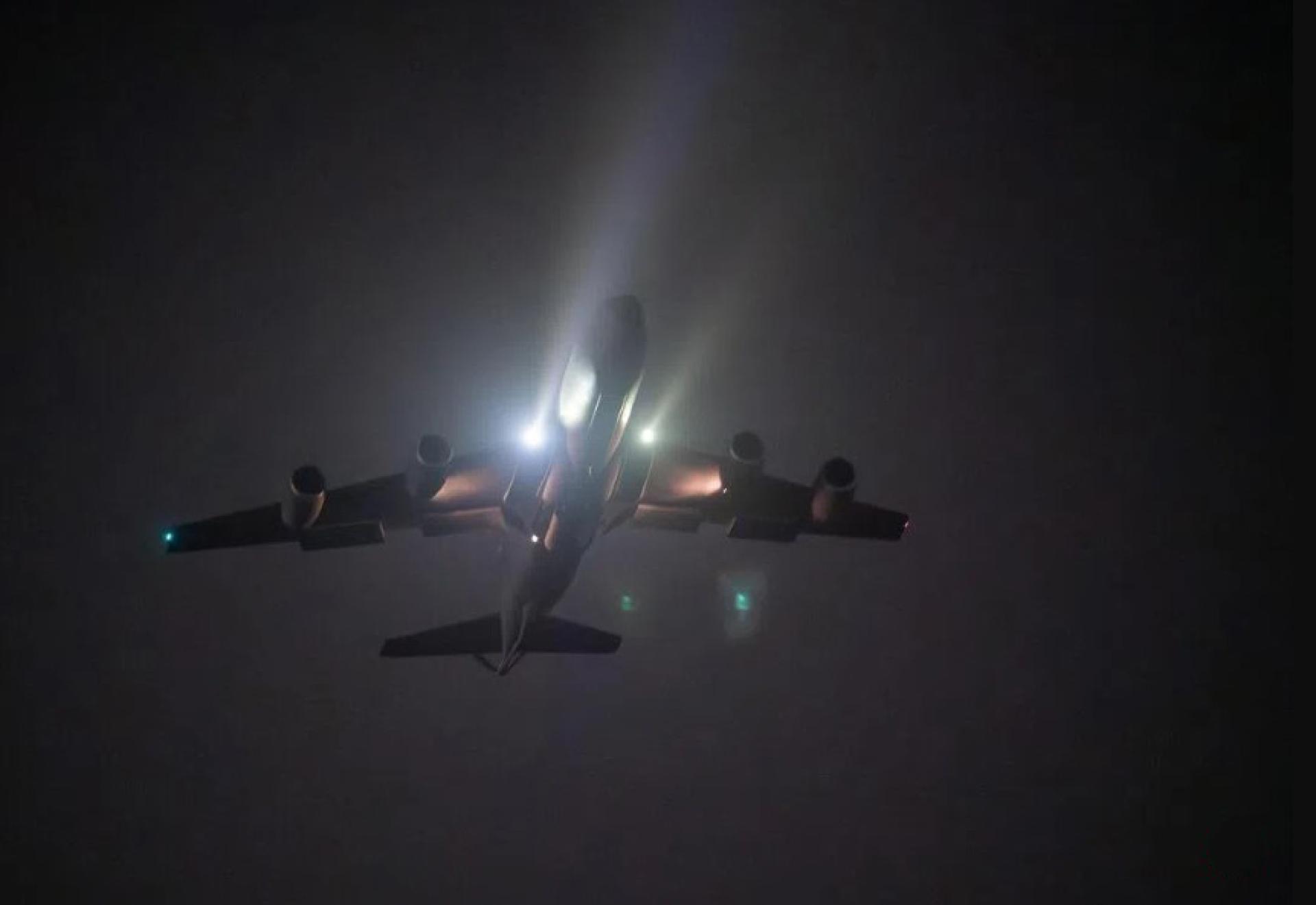 2025年12月19日，一架KC-135空中加油机从美国中央司令部责任区内的一个基地起飞，支援“鹰眼打击行动”。这次行动对叙利亚境内数十个伊斯兰国目标发动大规模空袭。