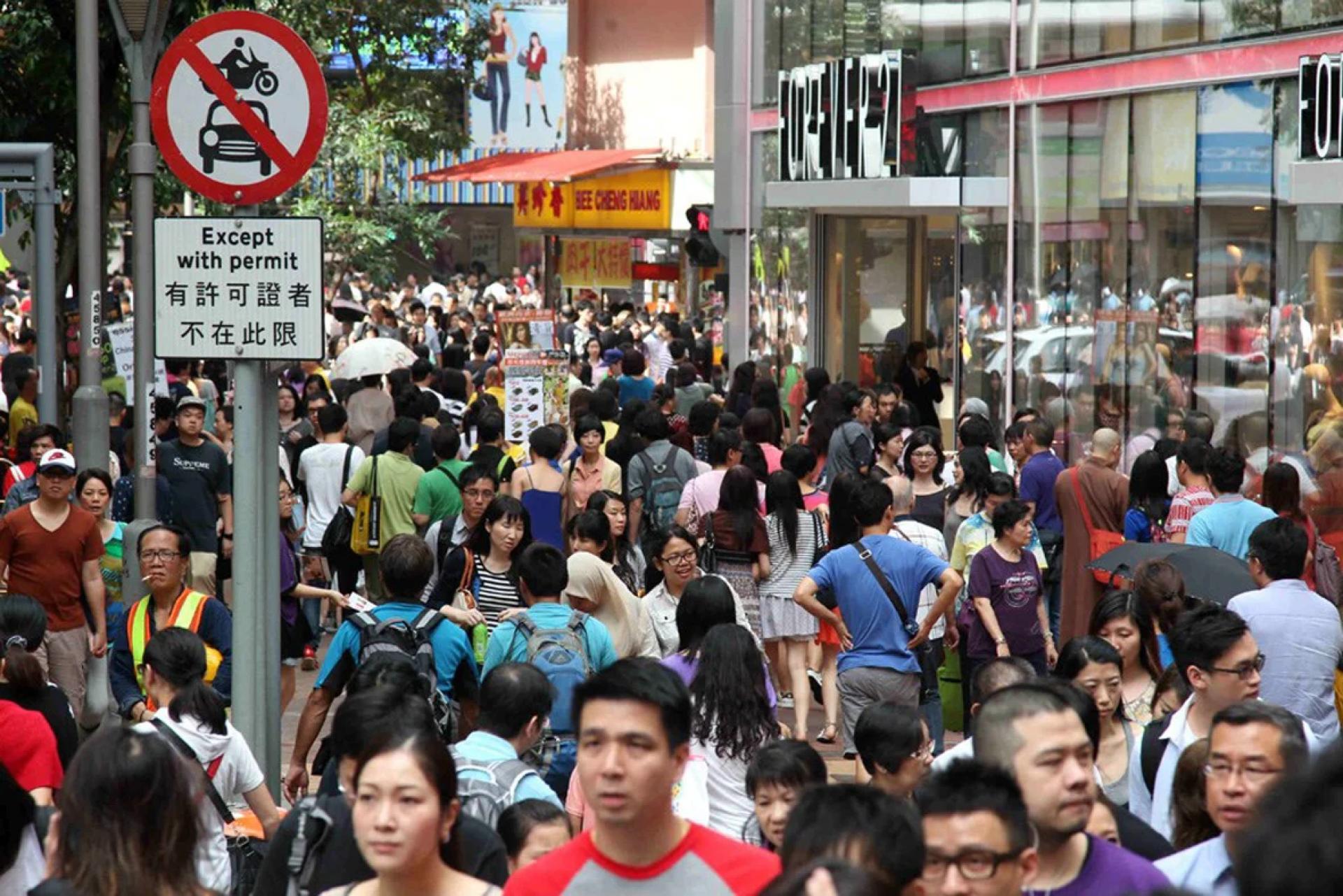 香港购物区在假日人山人海。