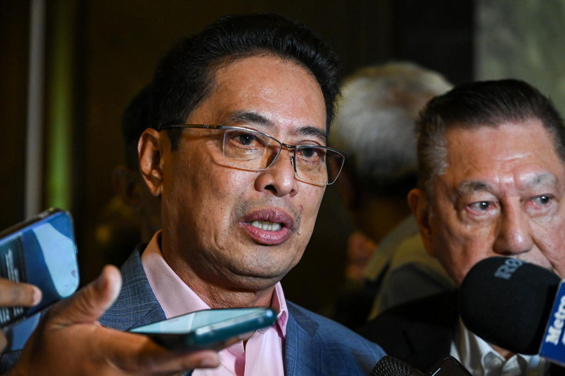 阿占巴基：该名军官是在周三上午11时被逮捕，以协助调查案件。