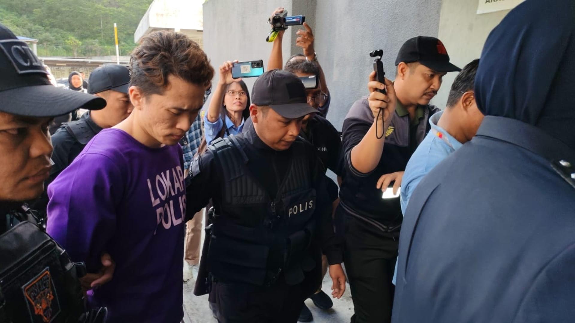 33岁的华裔医生周五在刑警押送下带上庭面控。