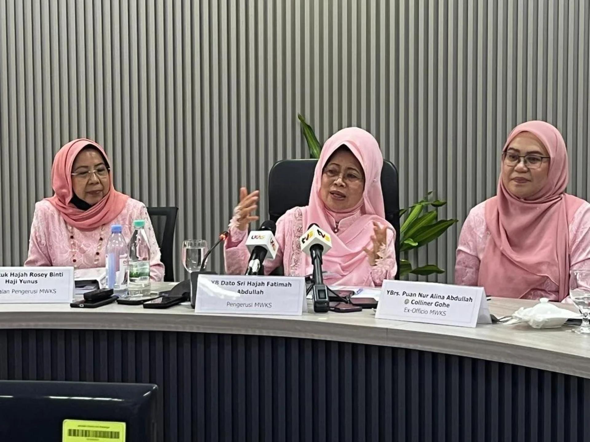 FATIMAH ketika ditemui pemberita pada mesyuarat Majlis Wanita dan Keluarga Sarawak (MWKS) di Wisma Wanita, hari ini.