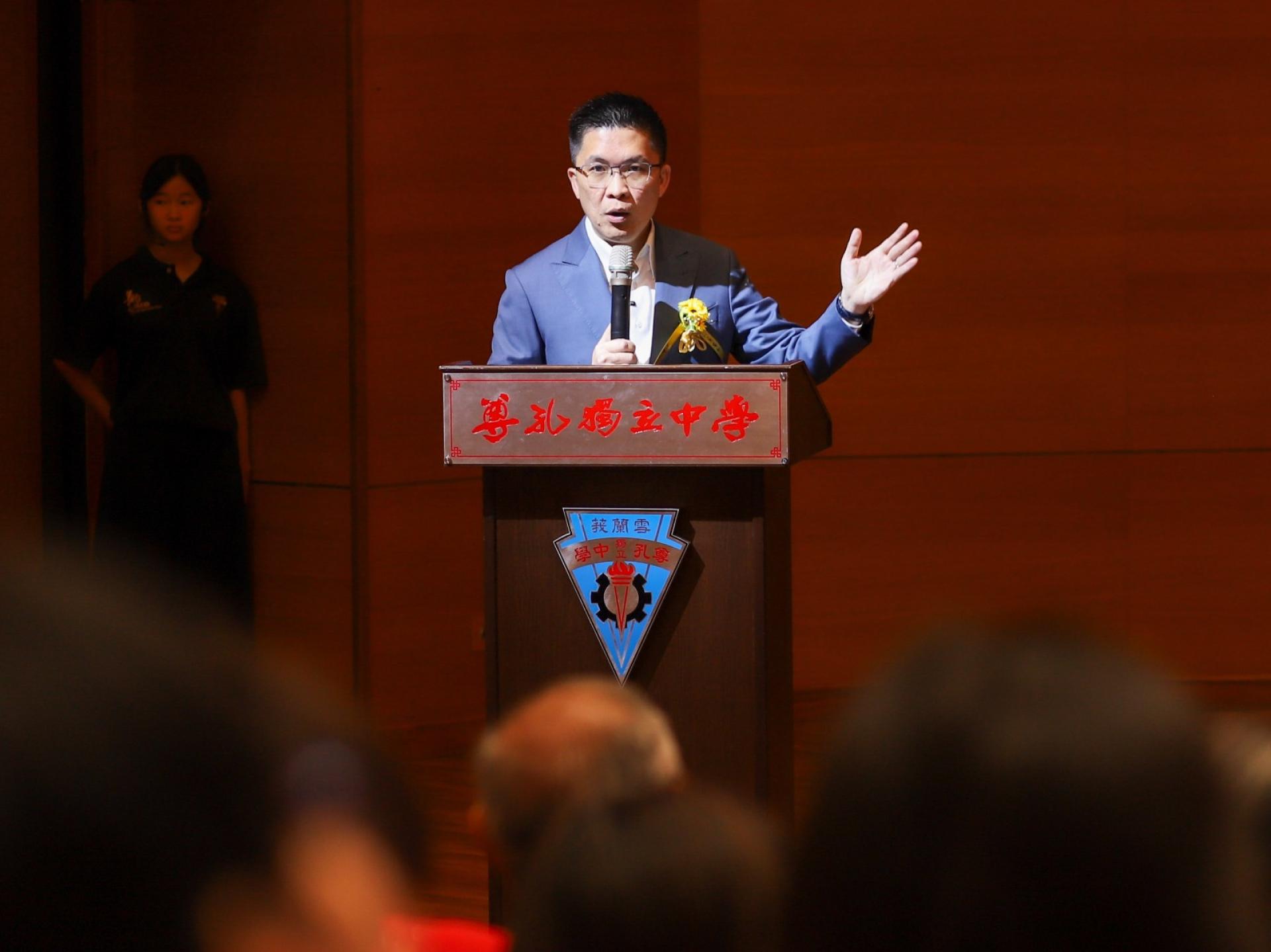 黄家和：教育部将在近期与董总会面中，讨论统考生报考SPM马来文及历史的细节。