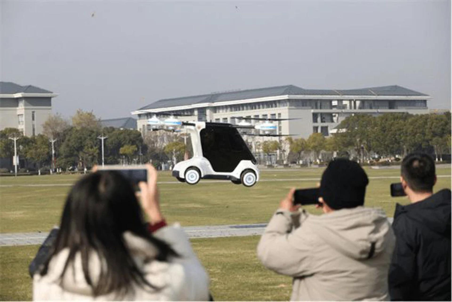 中国首辆分布式电驱动飞行汽车“东大·鲲鹏1号”。