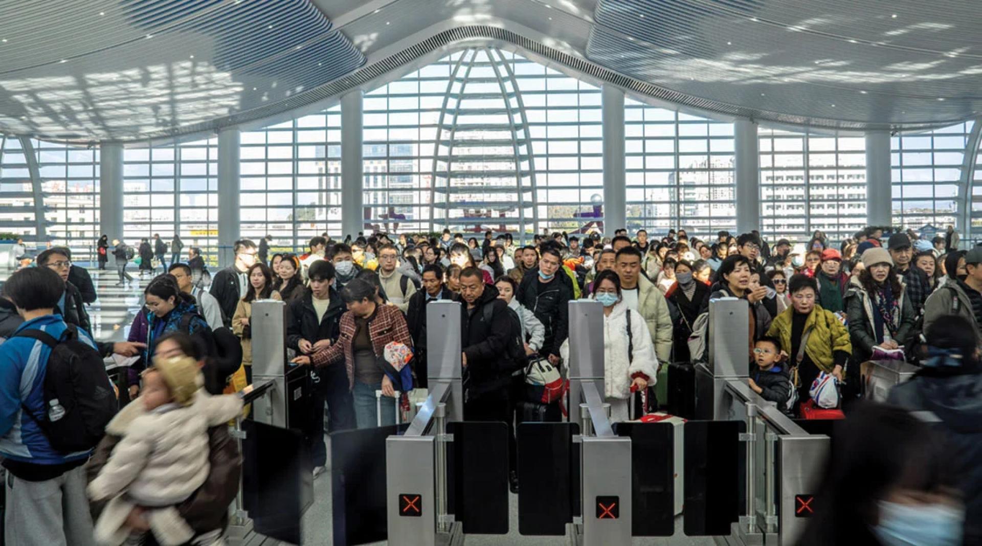 2024年，中国全国铁路单日旅客发送量创历史新高、达2144.8万人次。