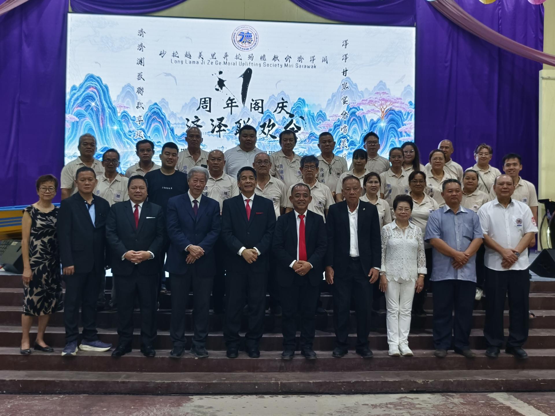弄拉玛德教会济泽阁全体理事会成员与主宾及众嘉宾合影。
