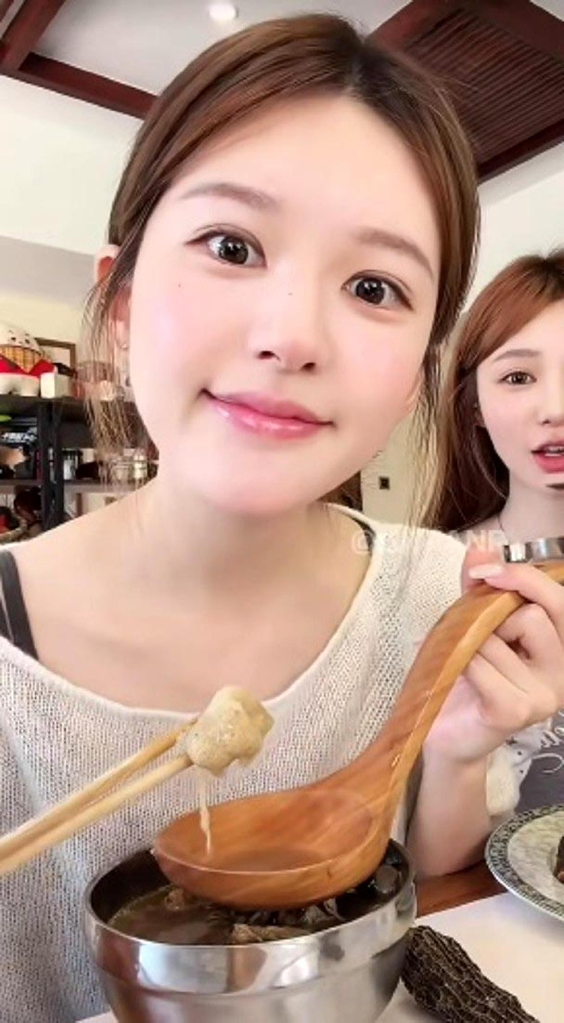 亲自试吃、试饮产品。