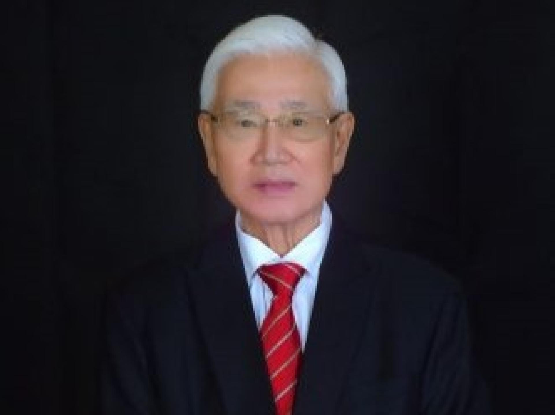丹斯里黄思华。