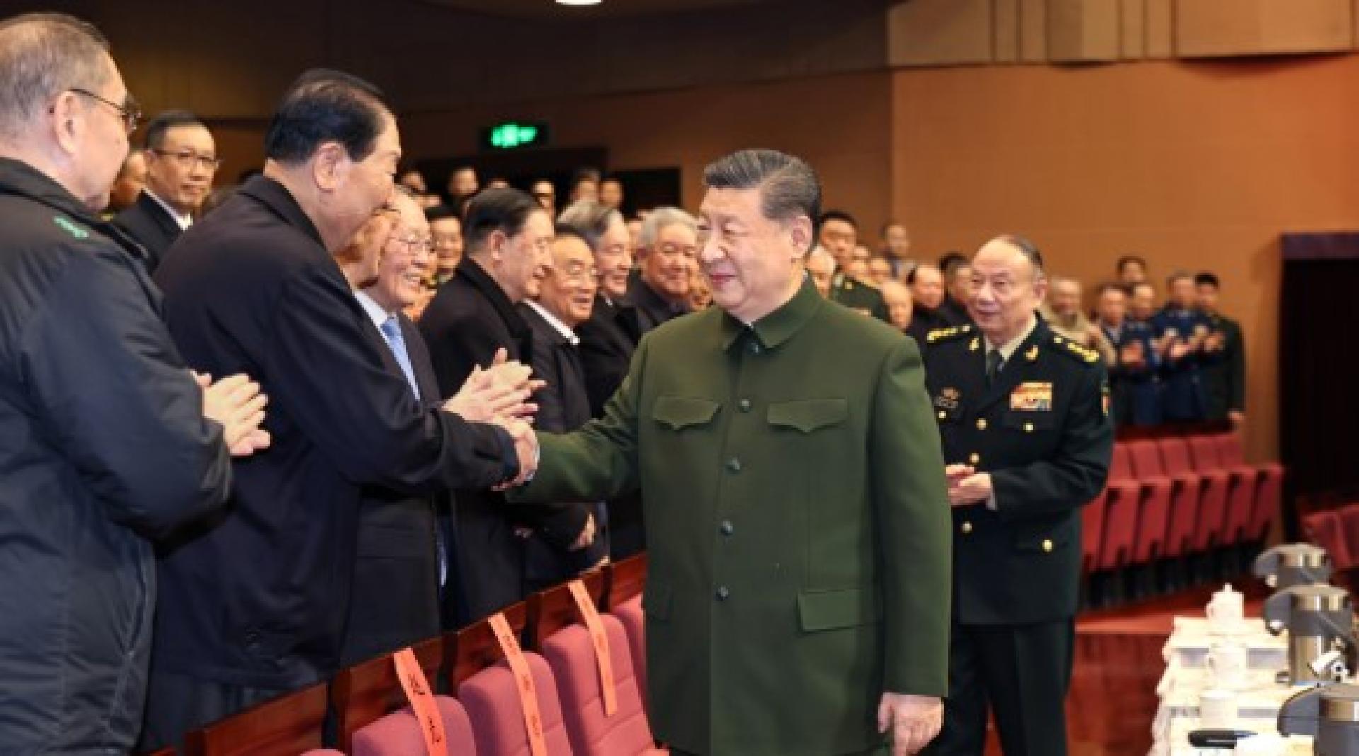 习近平向军队老同志，向全军离退休老干部，致以节日问候和新春祝福。