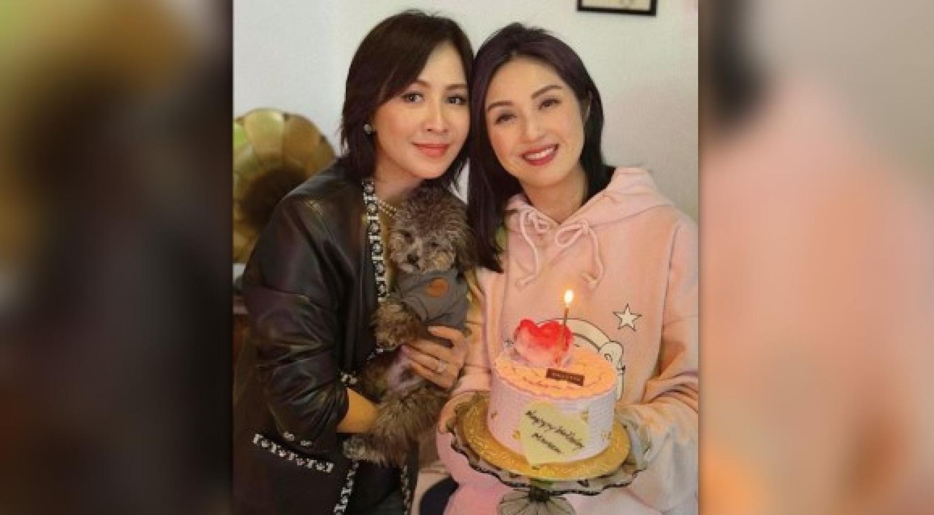 刘嘉玲（左）比杨千嬅大8岁，2人合照却像极了妹妹。